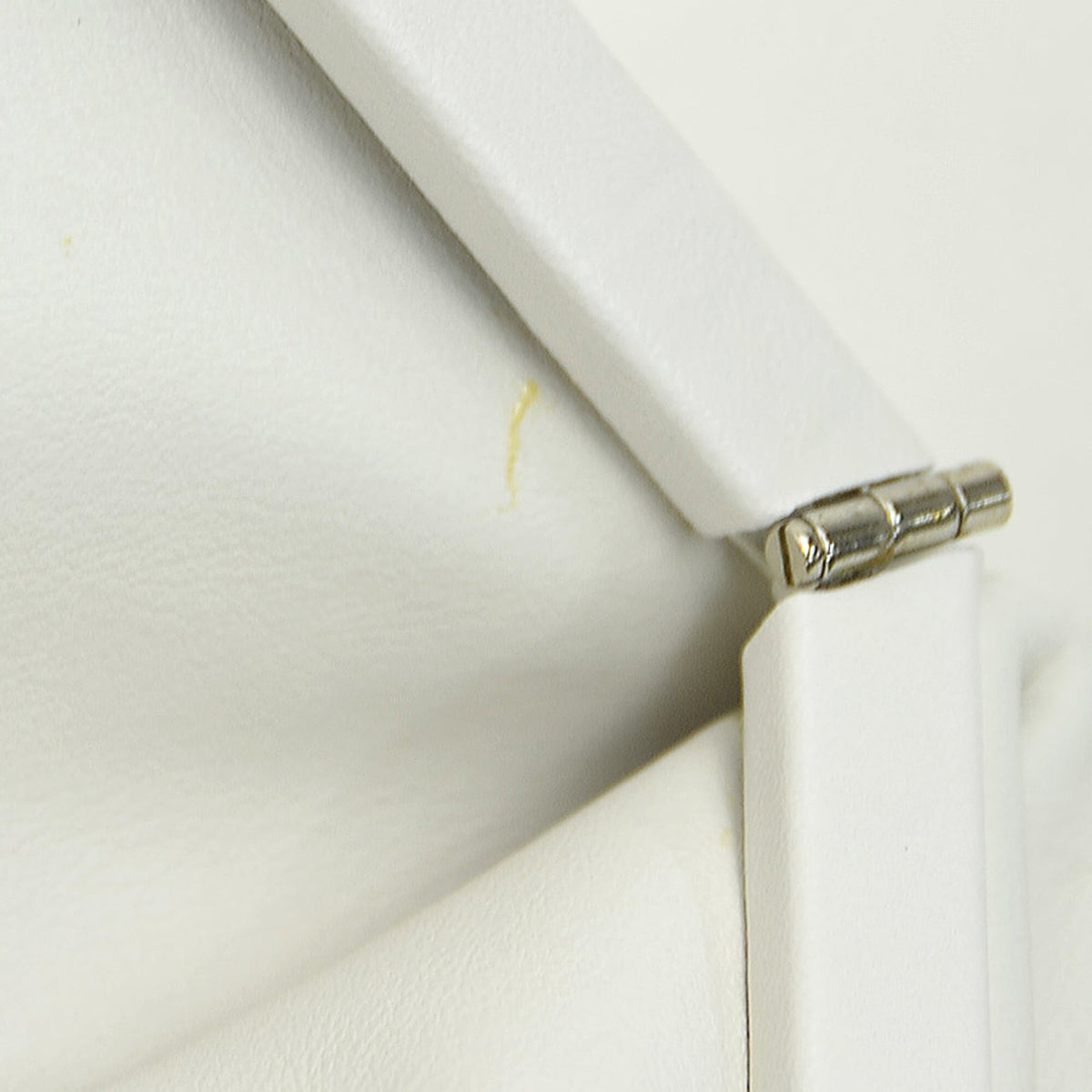 Bottega Veneta White Leather Clutch Bag (Pre-Owned)