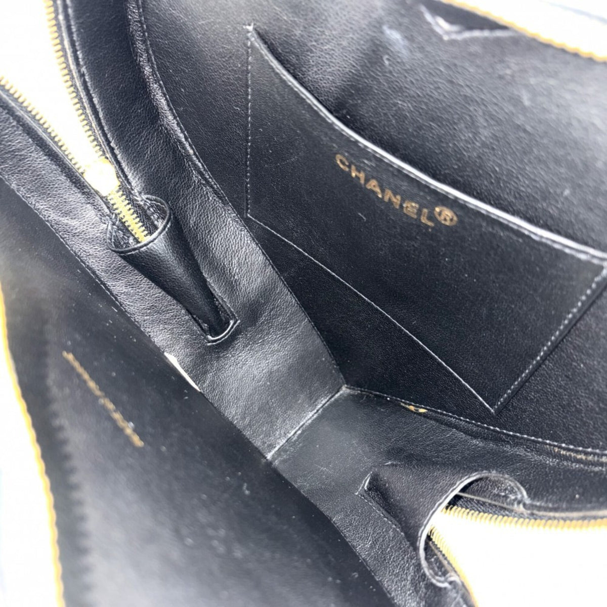Chanel Matelasse Black Patent Leather Handbag (Pre-Owned)