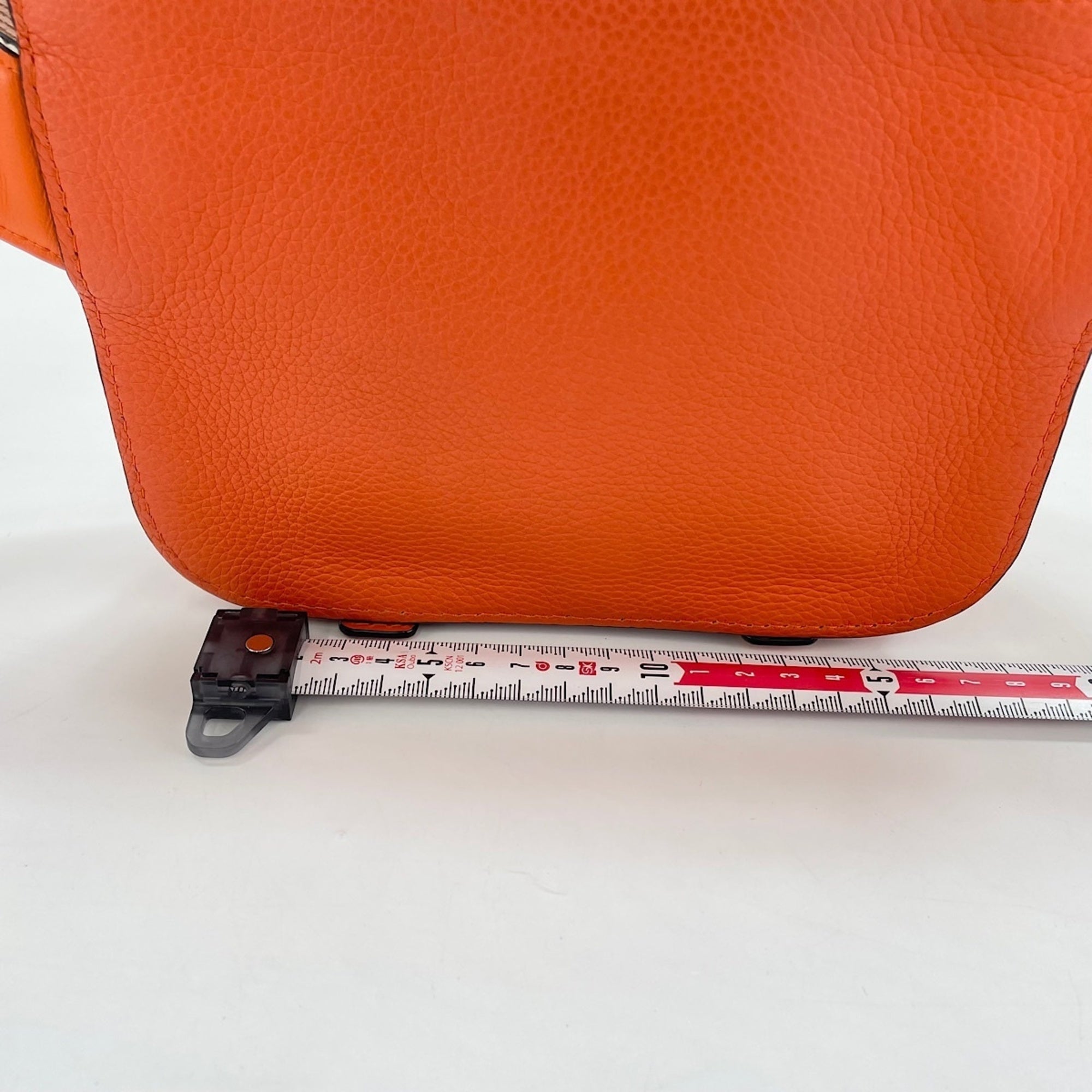 Loewe Orange Leather Shoulder Bag (Pre-Owned)
