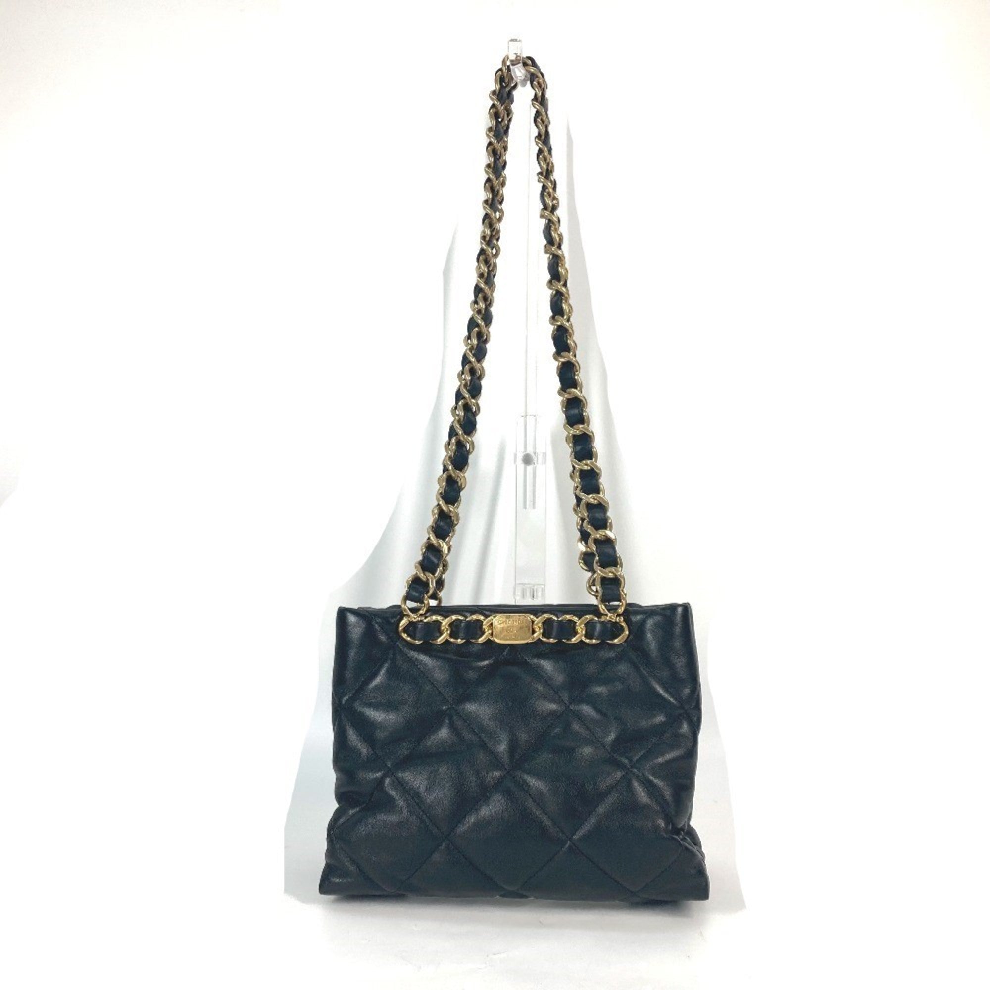 Chanel Black Leather Shoulder Bag (Pre-Owned)