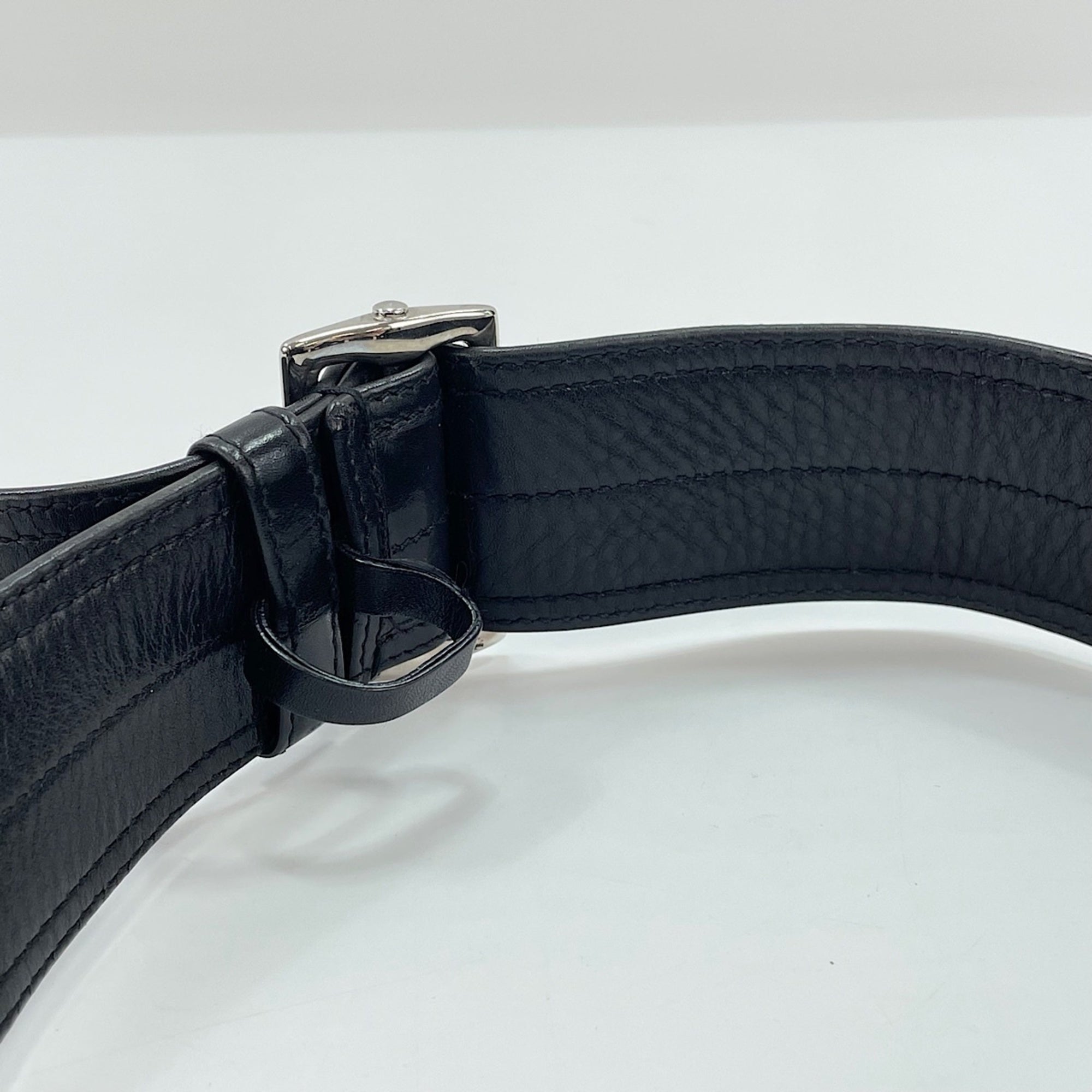 Yves Saint Laurent Black Shoulder Bag (Pre-Owned)
