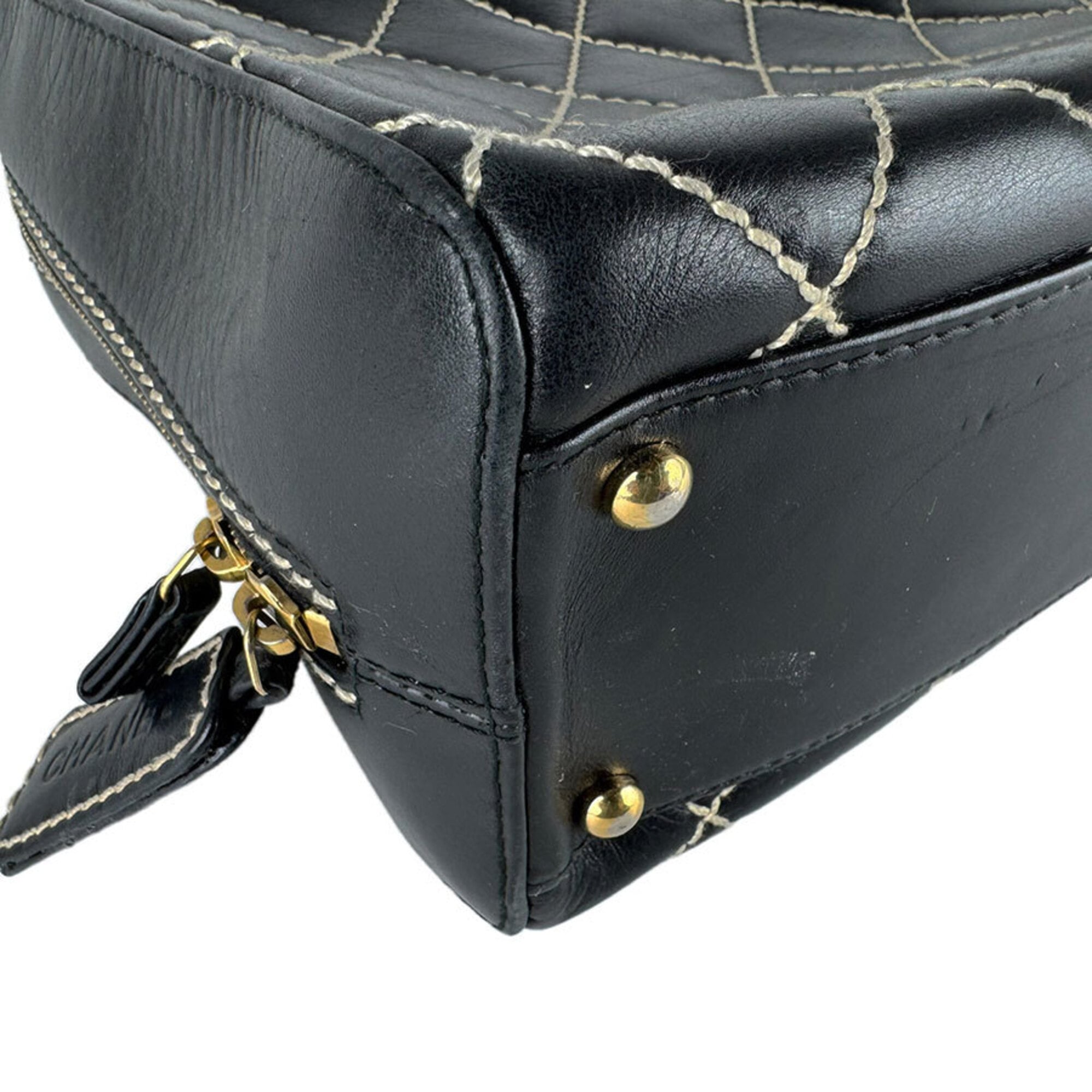 Chanel Black Leather Handbag (Pre-Owned)