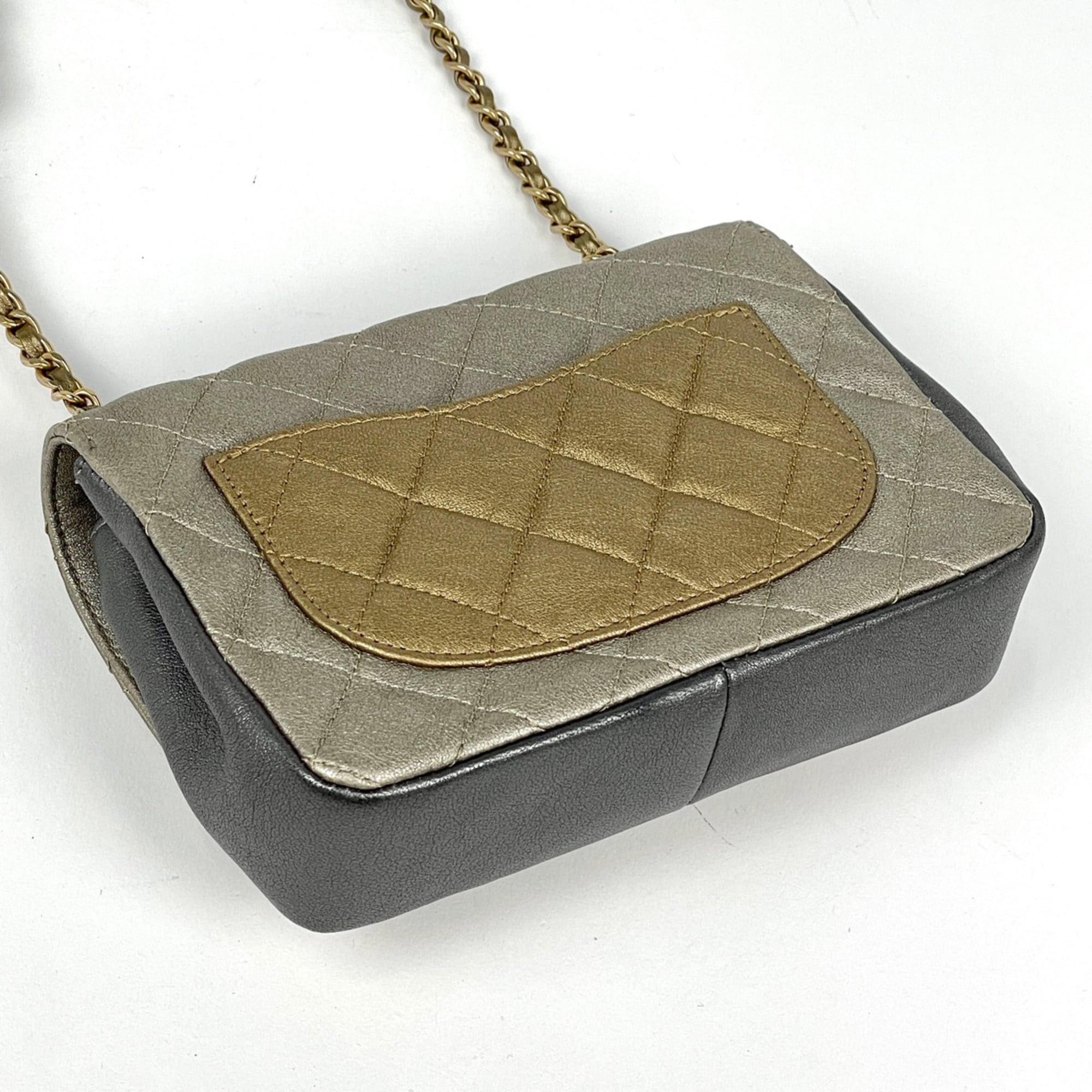 Chanel Matelasse Gold Silver Leather Shoulder Bag (Pre-Owned)