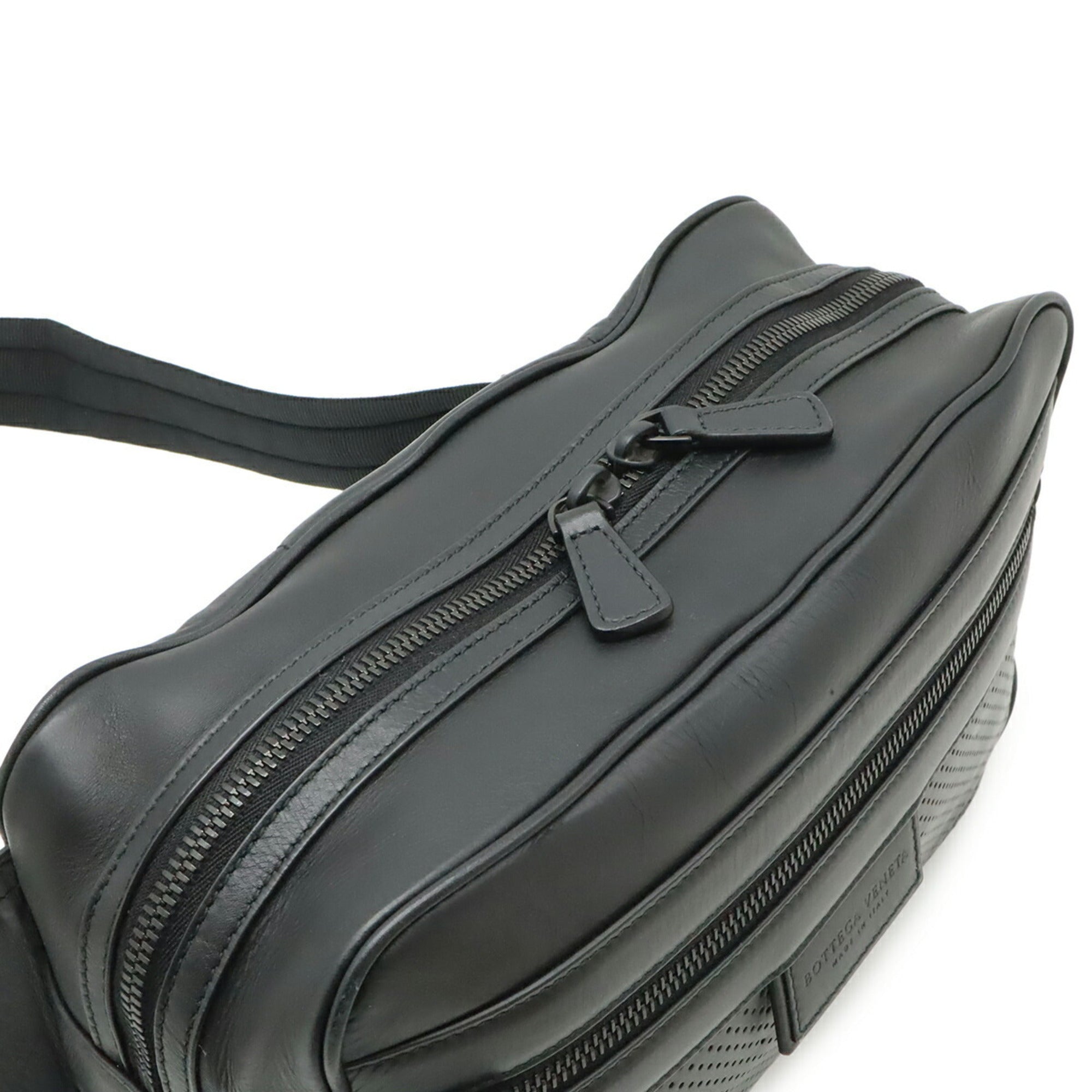 Bottega Veneta Black Leather Sling Bag (Pre-Owned)