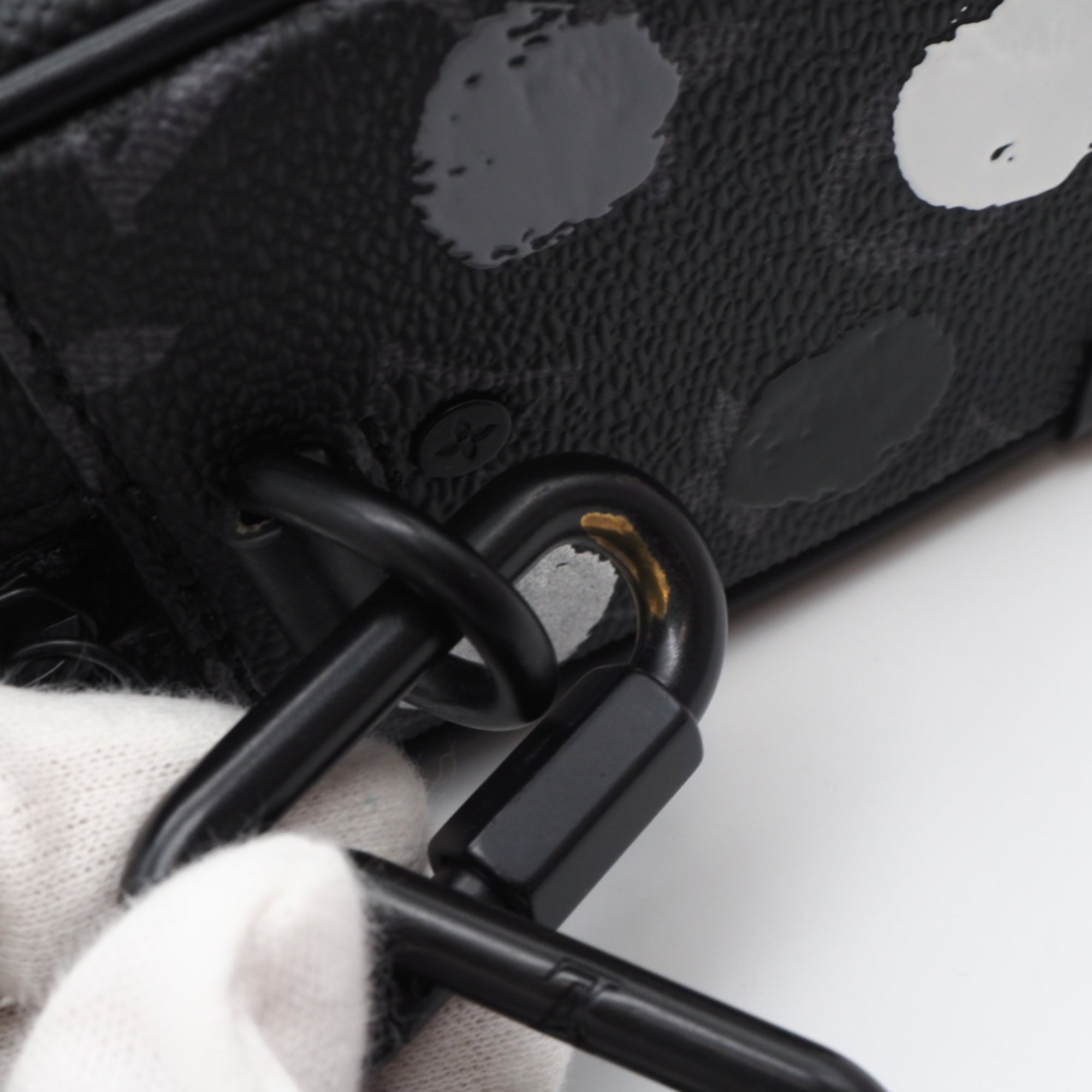 Louis Vuitton Black White Leather Shoulder Bag (Pre-Owned)