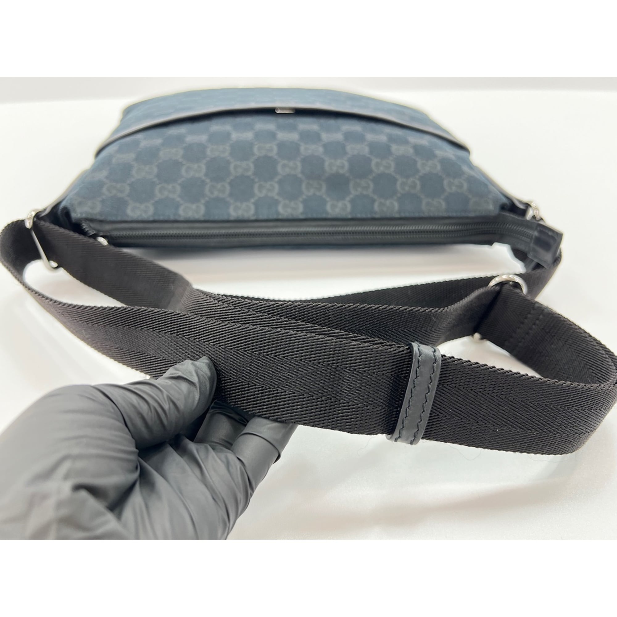 Gucci Black Gg Canvas Shoulder Bag (Pre-Owned)