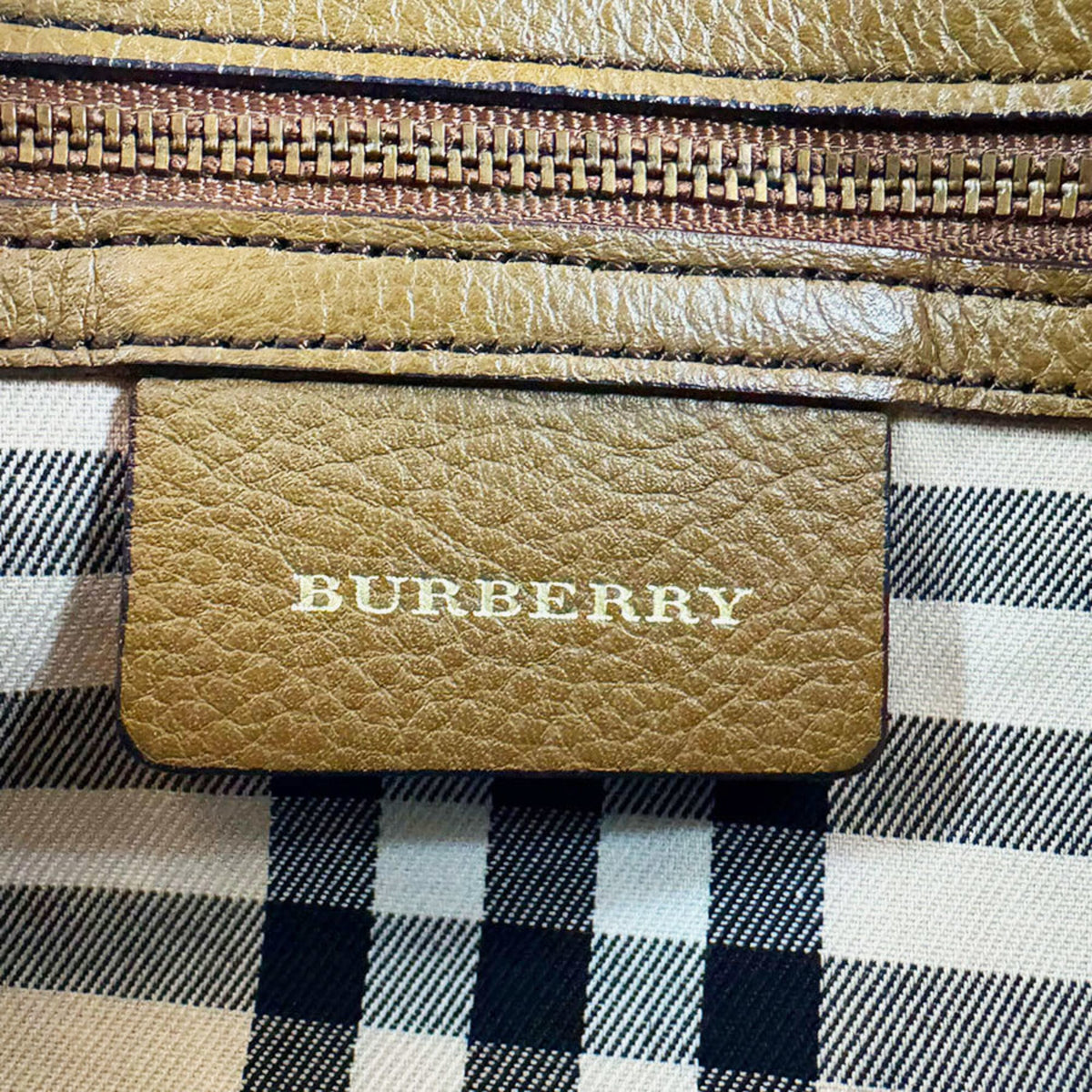Burberry Brown Leather Handbag (Pre-Owned)