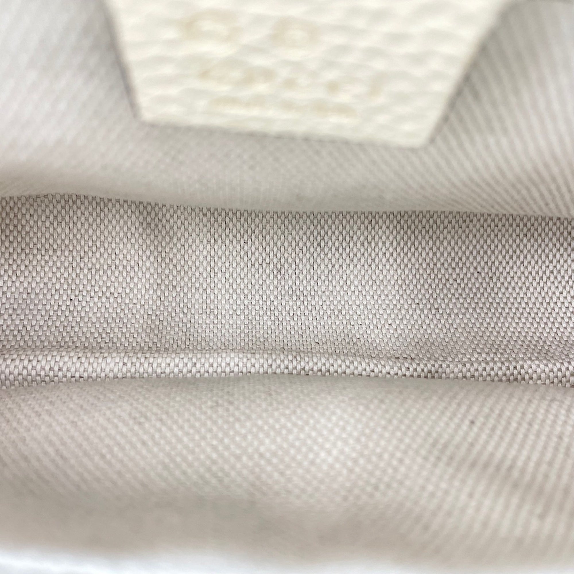 Gucci White Shoulder Bag (Pre-Owned)