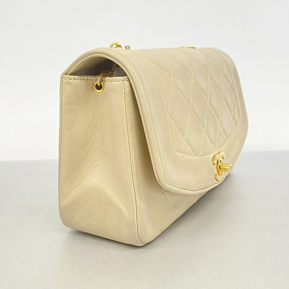 Chanel Beige Leather Shoulder Bag (Pre-Owned)