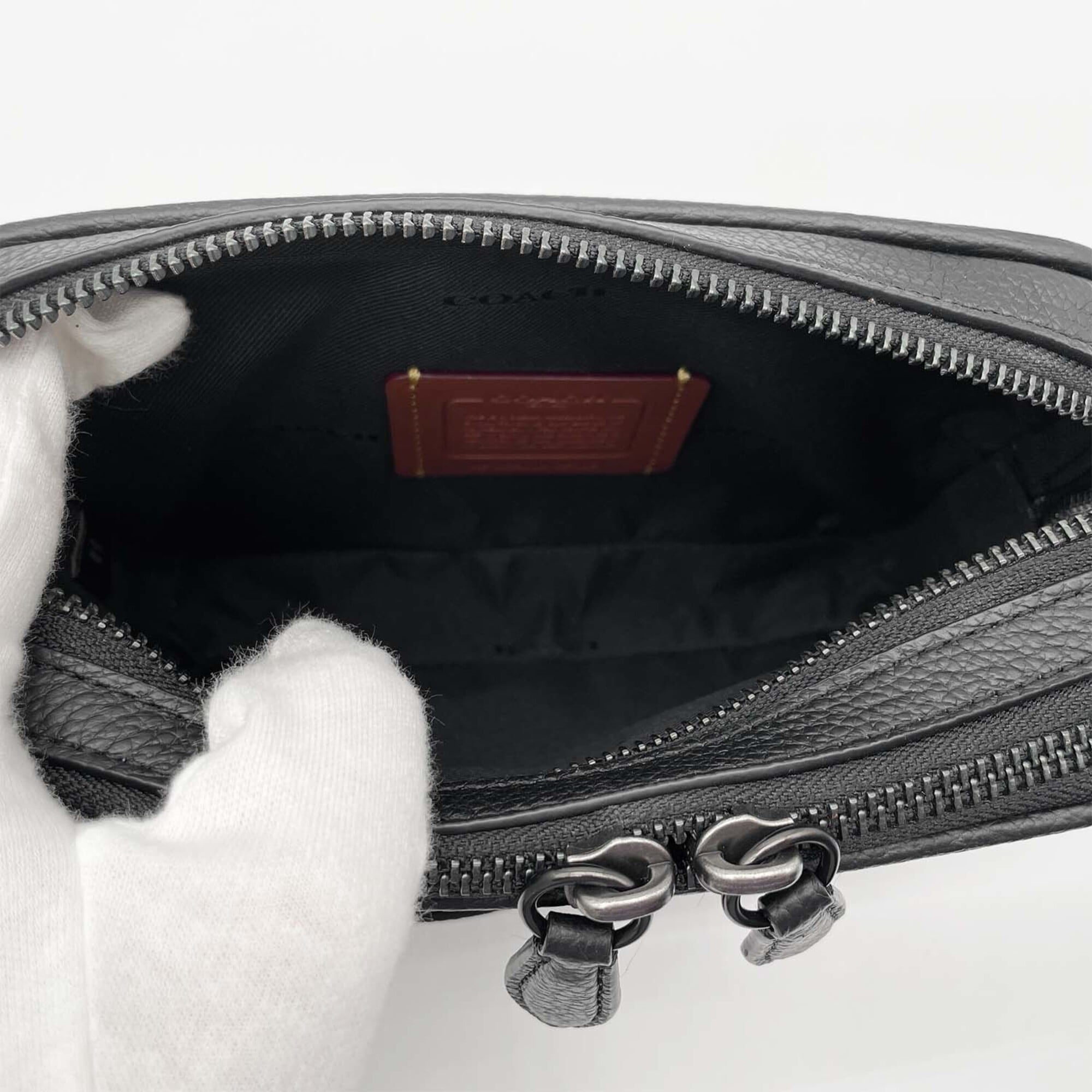 Coach Black Leather Shoulder Bag (Pre-Owned)