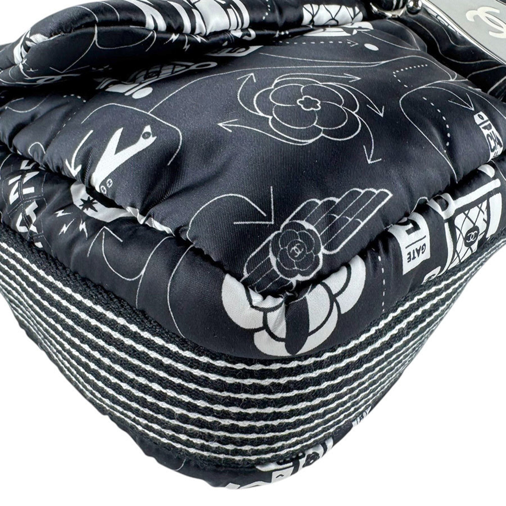 Chanel Black White Nylon Shoulder Bag (Pre-Owned)
