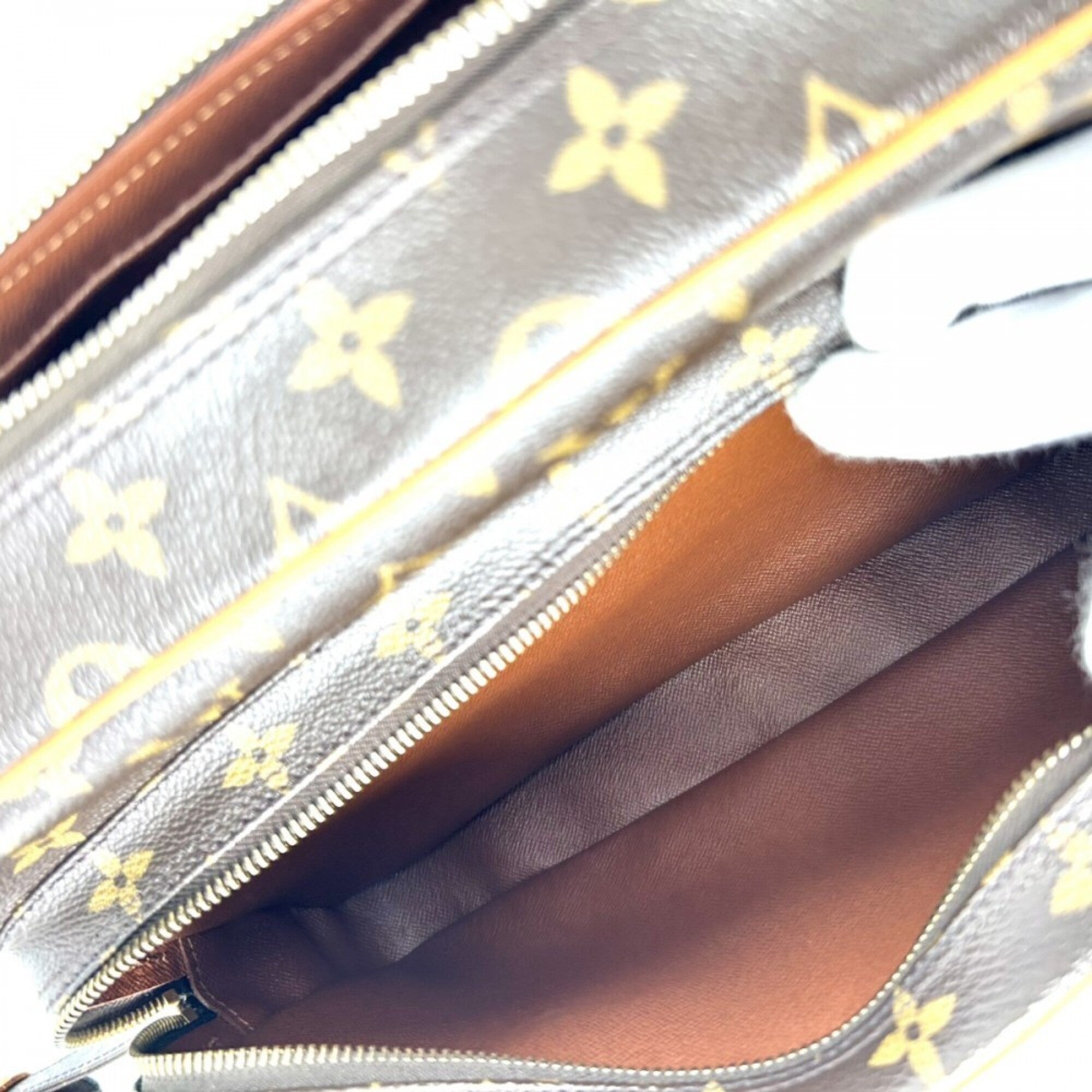Louis Vuitton Brown Monogram Canvas Shoulder Bag (Pre-Owned)