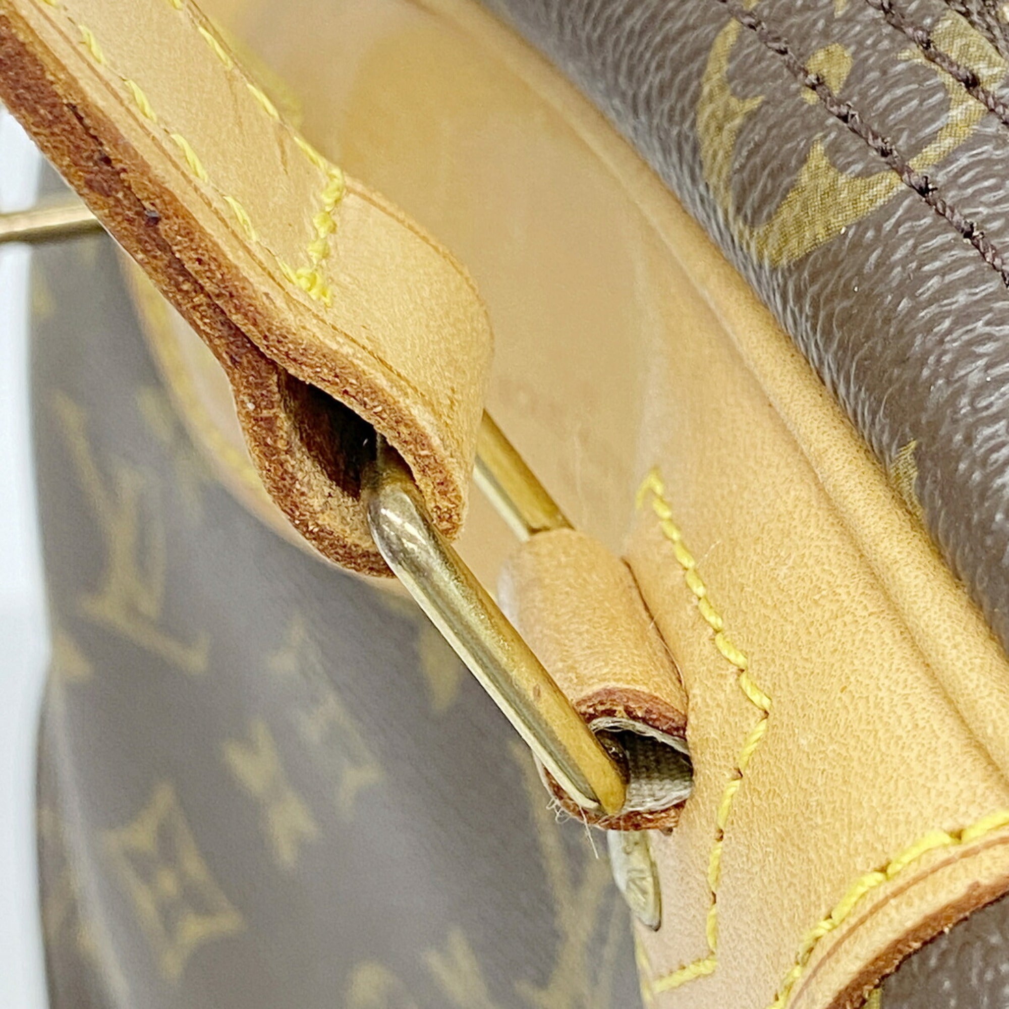 Louis Vuitton Brown Handbag (Pre-Owned)