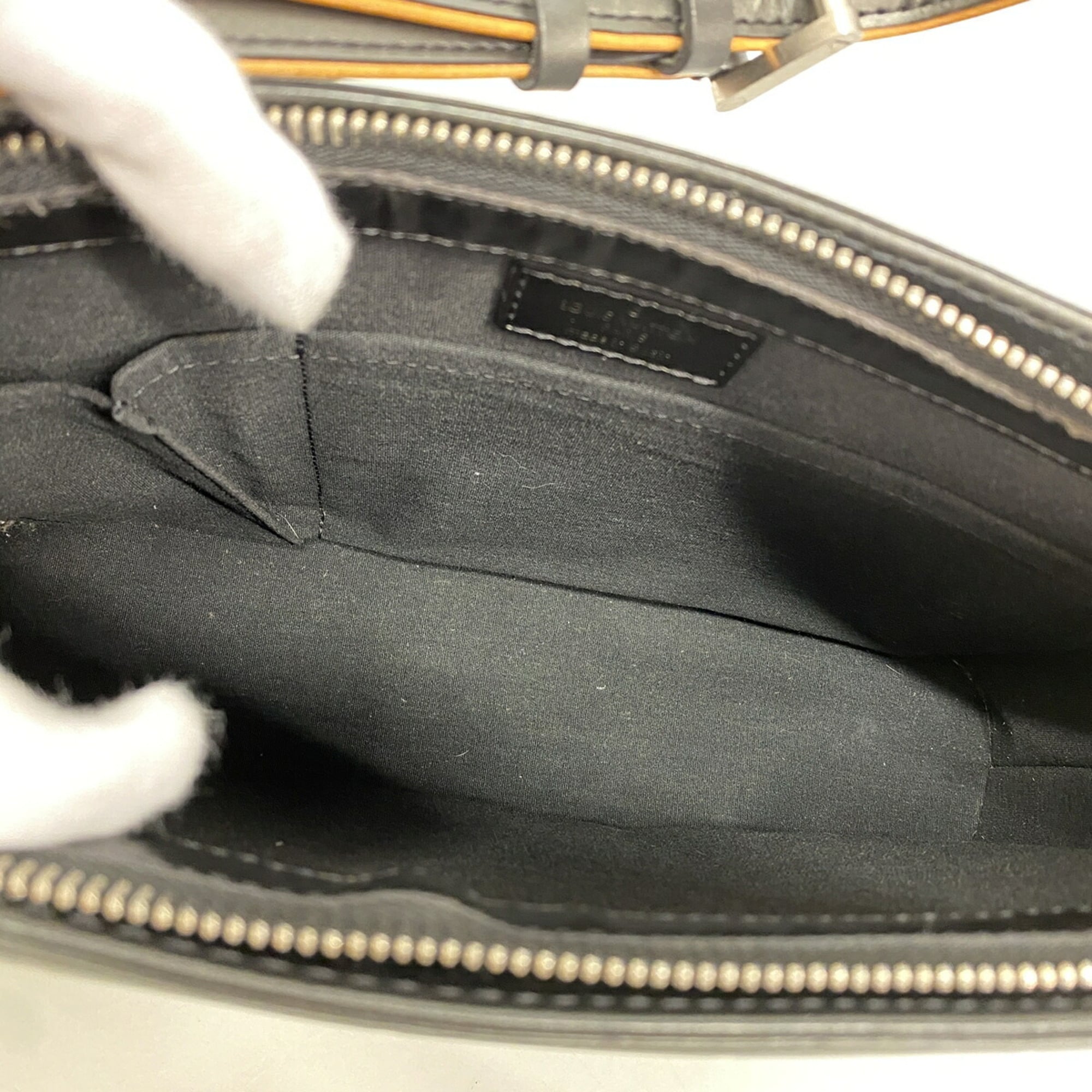 Louis Vuitton Noir Shoulder Bag (Pre-Owned)