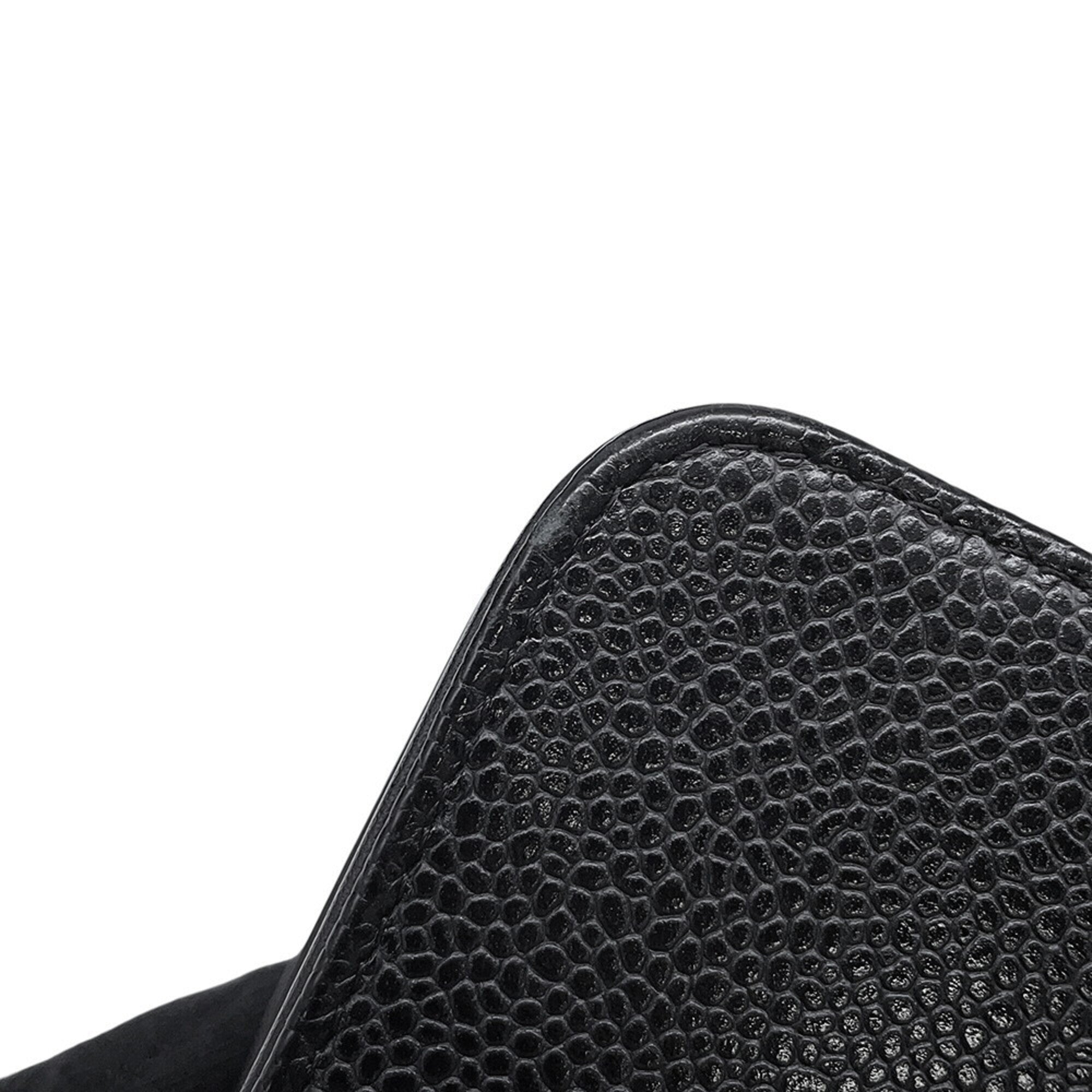 Chanel Black Grained Calfskin Shoulder Bag (Pre-Owned)