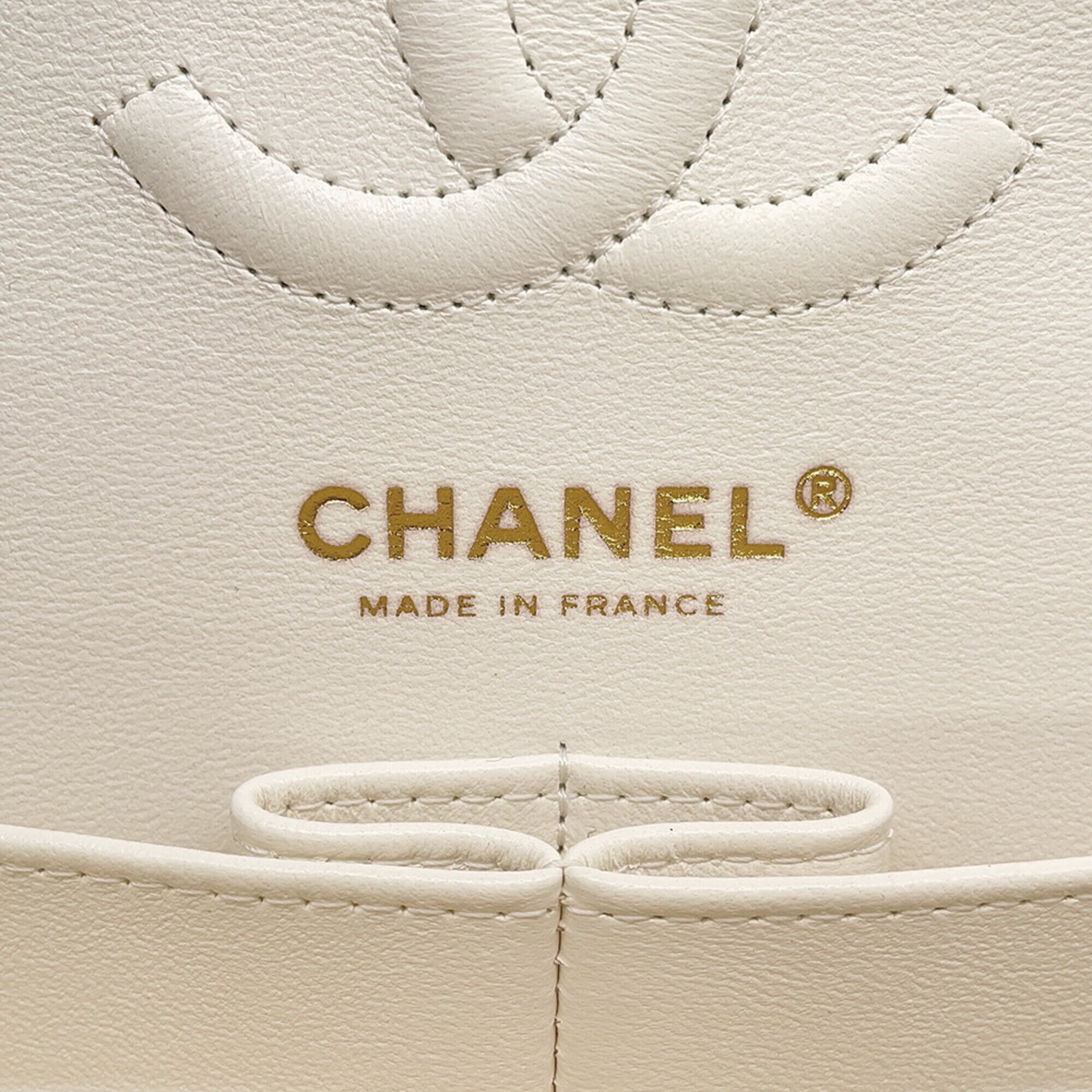 Chanel White Grained Calfskin Handbag Shoulder Bag (Pre-Owned)