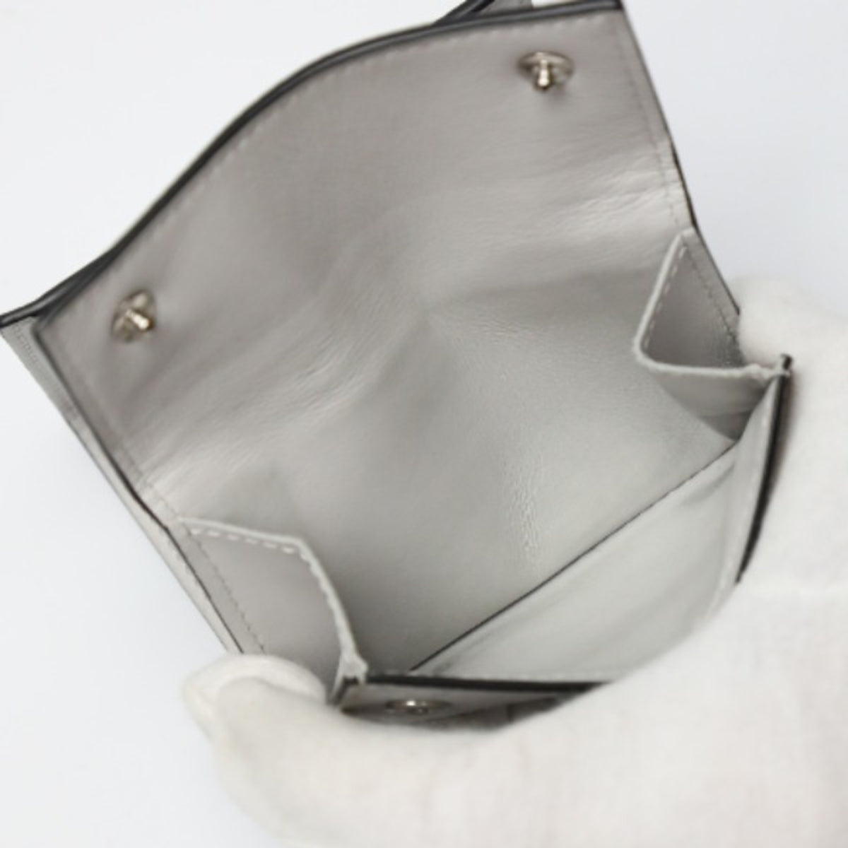 Louis Vuitton Blanc Wallet (Tri-Fold) (Pre-Owned)