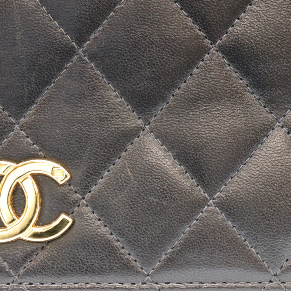 Chanel Black Leather Shoulder Bag (Pre-Owned)