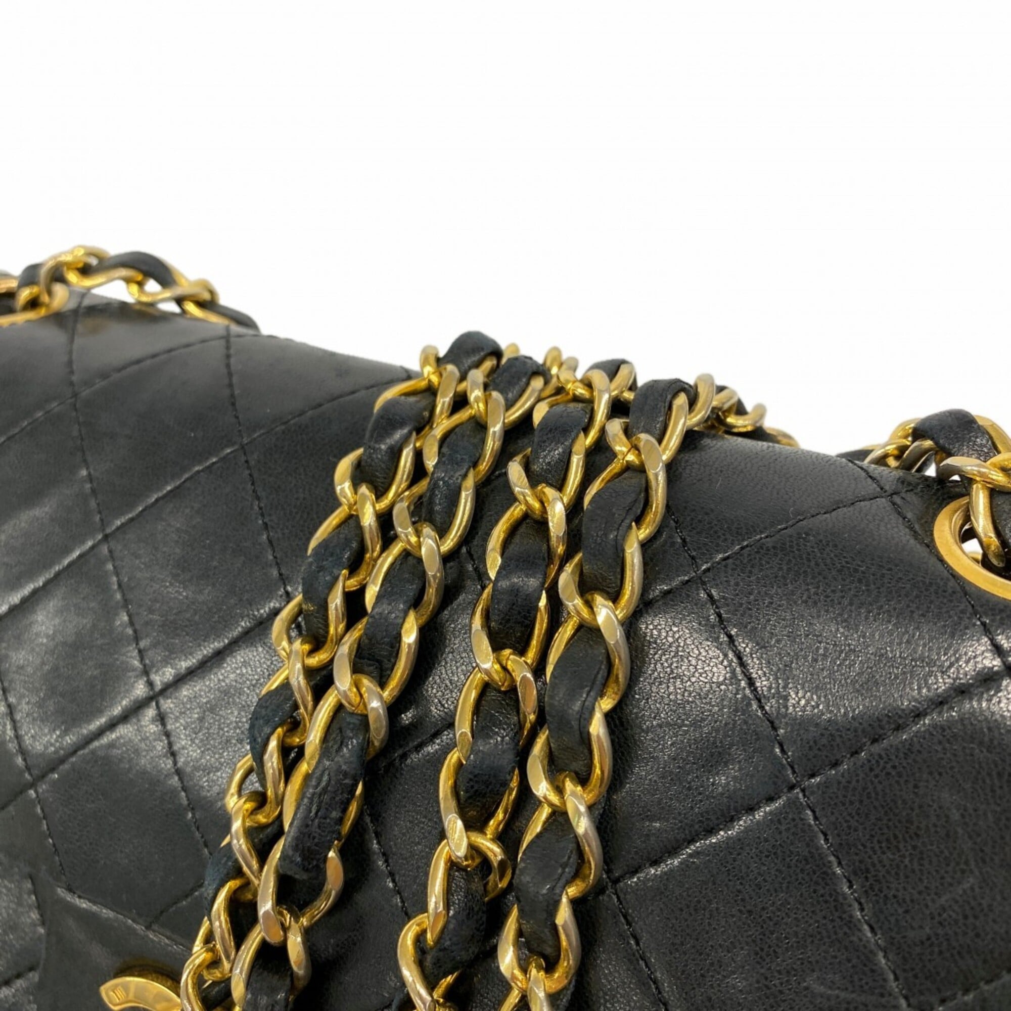 Chanel Black Leather Shoulder Bag (Pre-Owned)