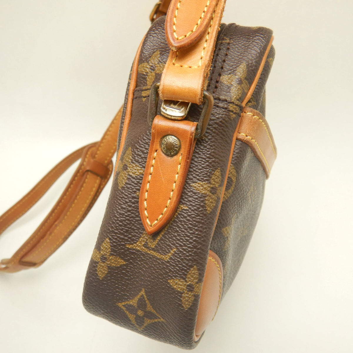 Louis Vuitton Brown Monogram Monogram Shoulder Bag (Pre-Owned)