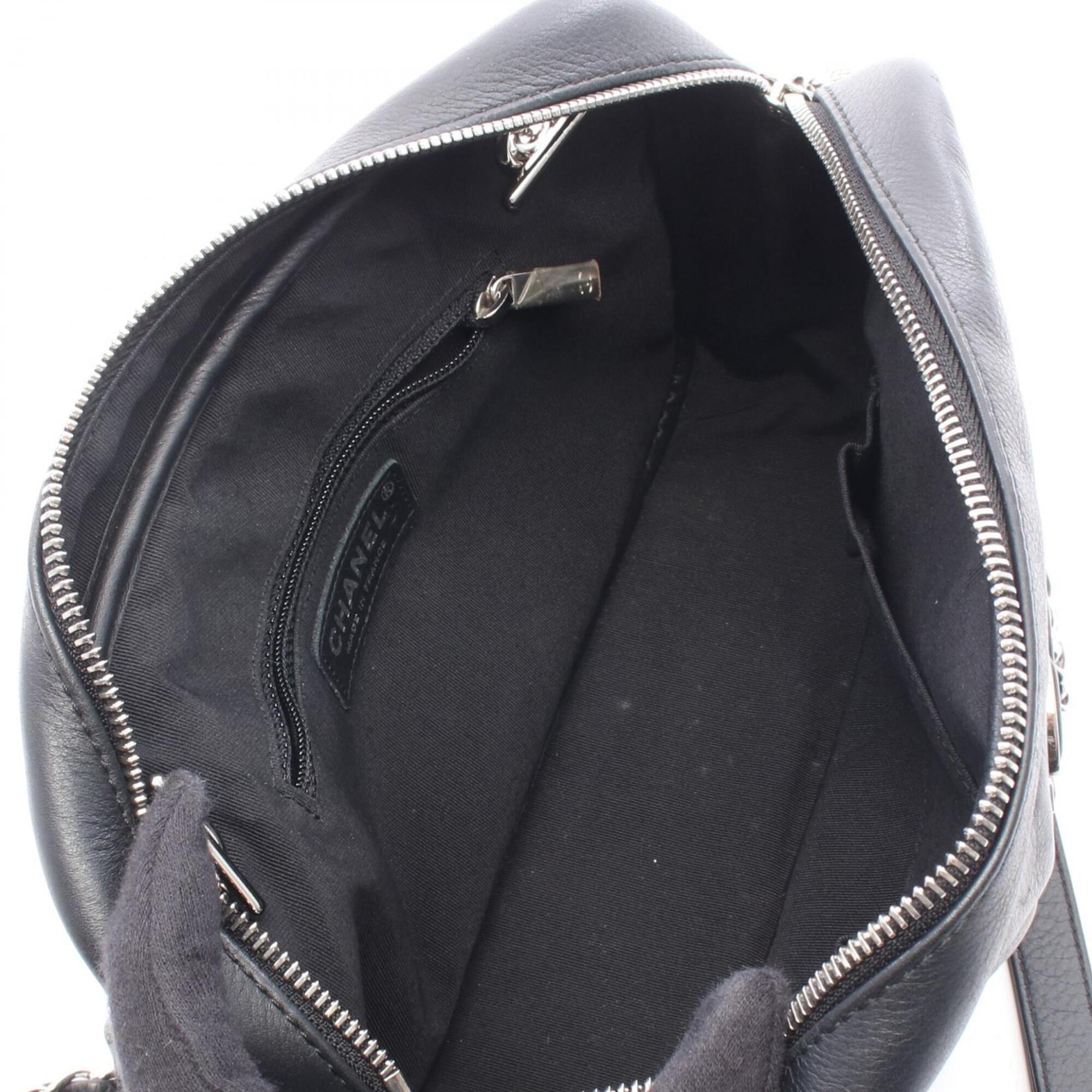 Chanel Black Leather Handbag Shoulder Bag (Pre-Owned)