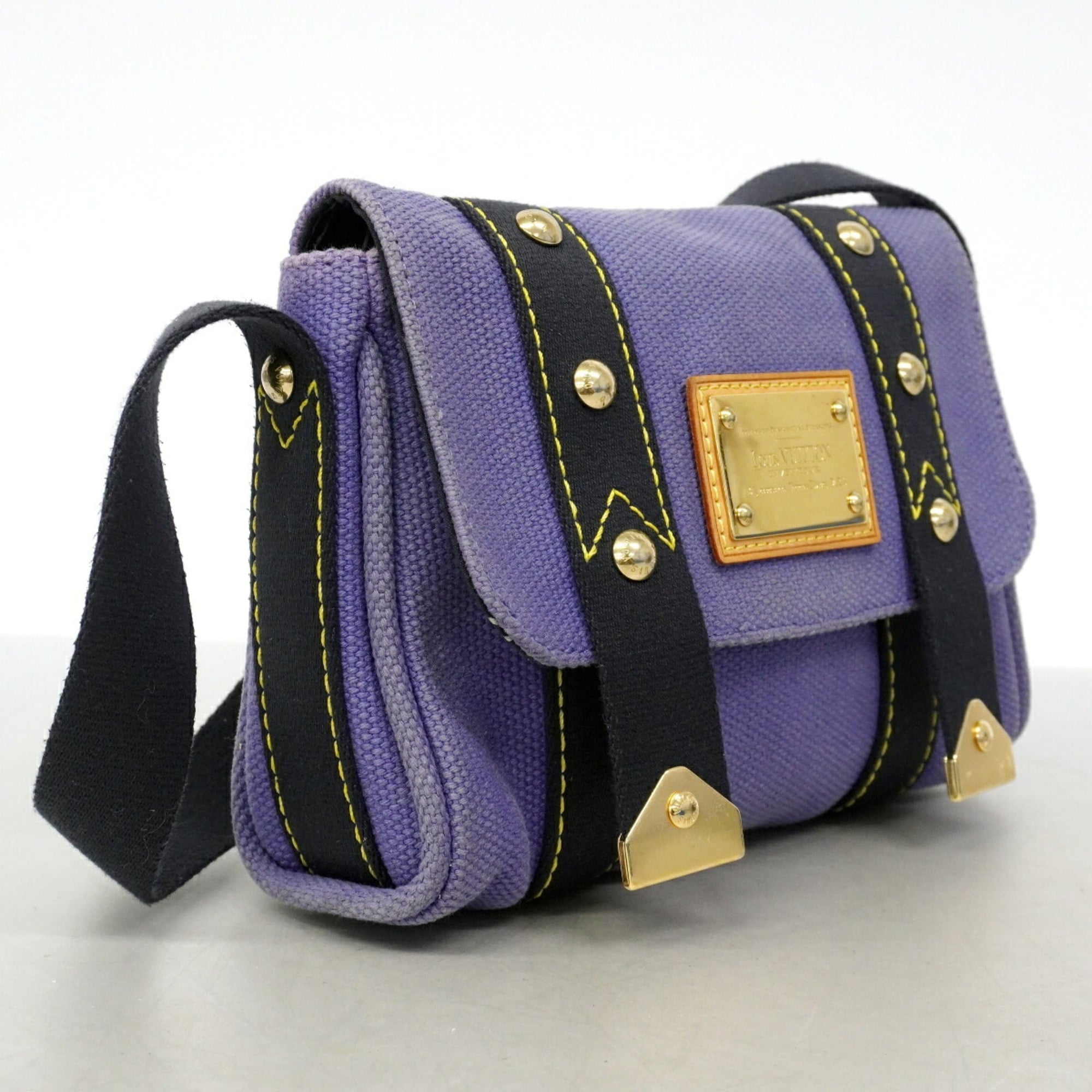 Louis Vuitton Blue Shoulder Bag (Pre-Owned)