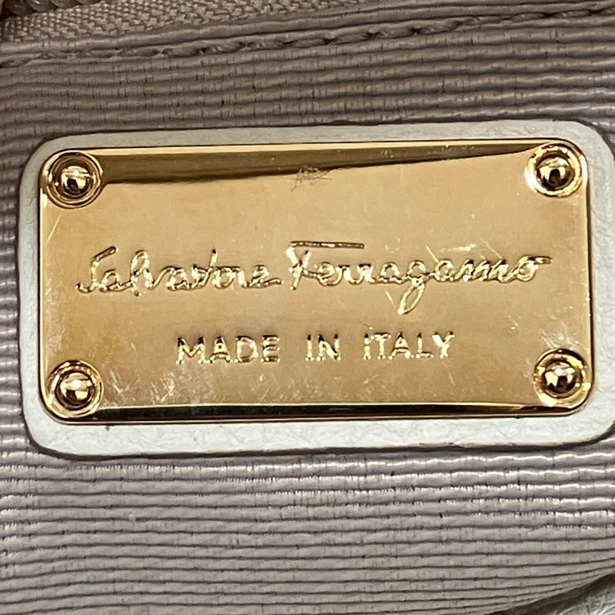 Salvatore Ferragamo White Leather Shoulder Bag (Pre-Owned)