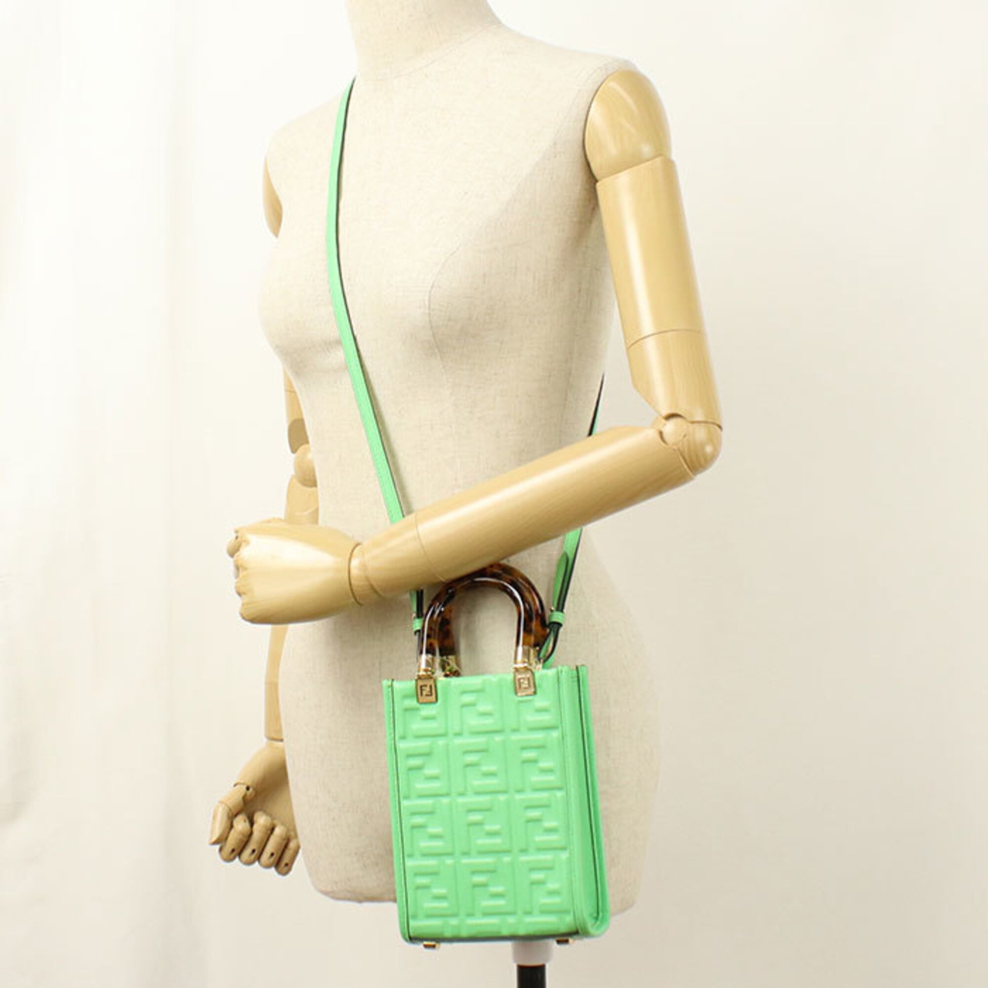Fendi Green Leather Handbag (Pre-Owned)