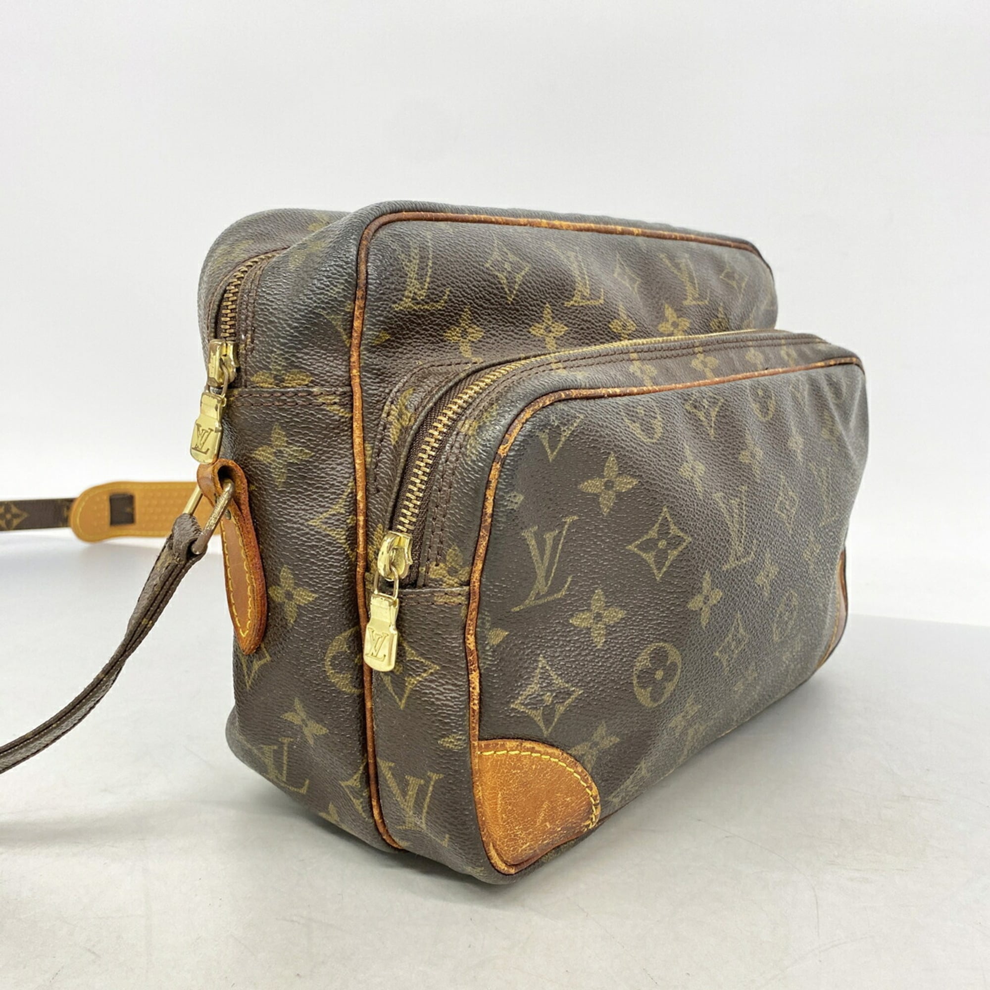 Louis Vuitton Brown Shoulder Bag (Pre-Owned)
