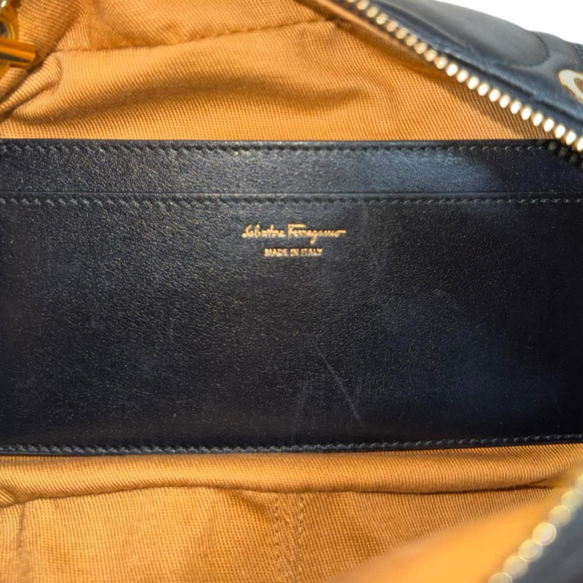 Salvatore Ferragamo Black Leather Shoulder Bag (Pre-Owned)
