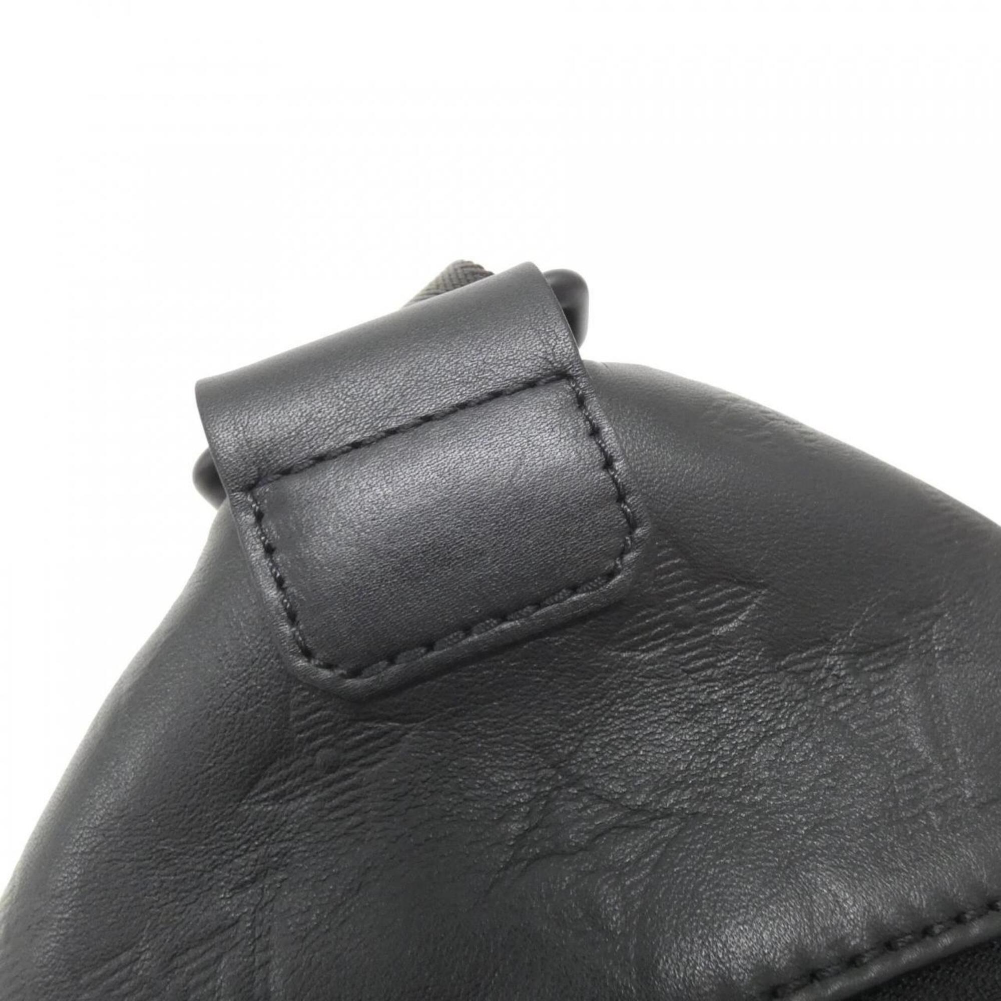 Louis Vuitton Black Leather Shoulder Bag (Pre-Owned)