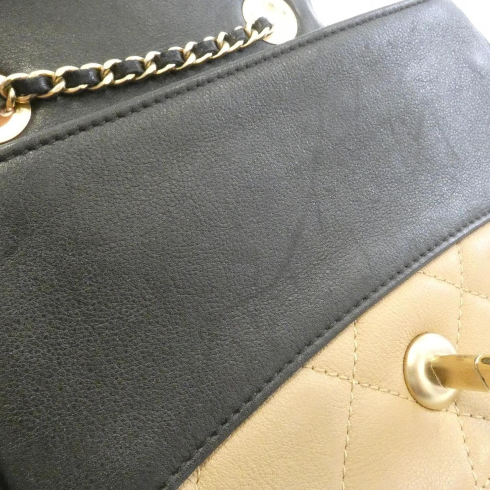 Chanel Beige Black Leather Shoulder Bag (Pre-Owned)