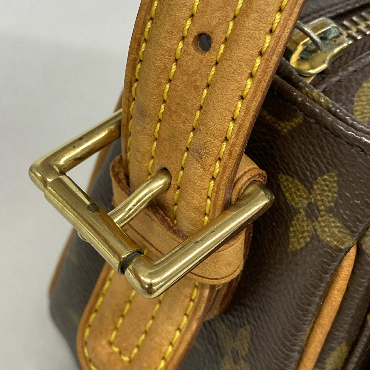 Louis Vuitton Brown Shoulder Bag (Pre-Owned)