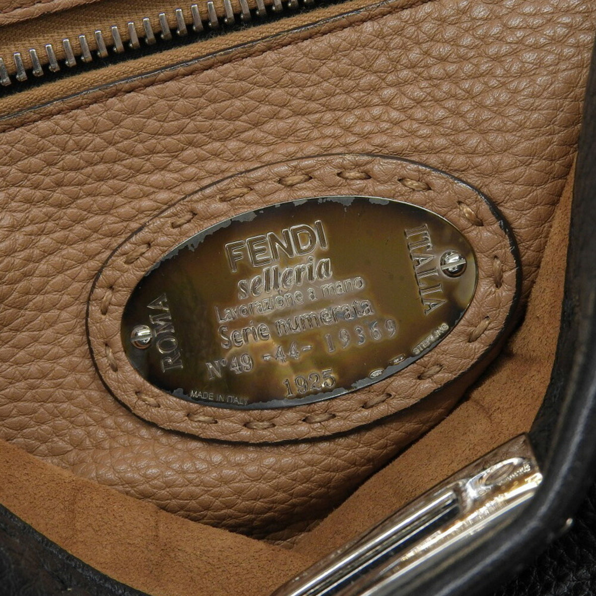 Fendi Black Leather Handbag (Pre-Owned)