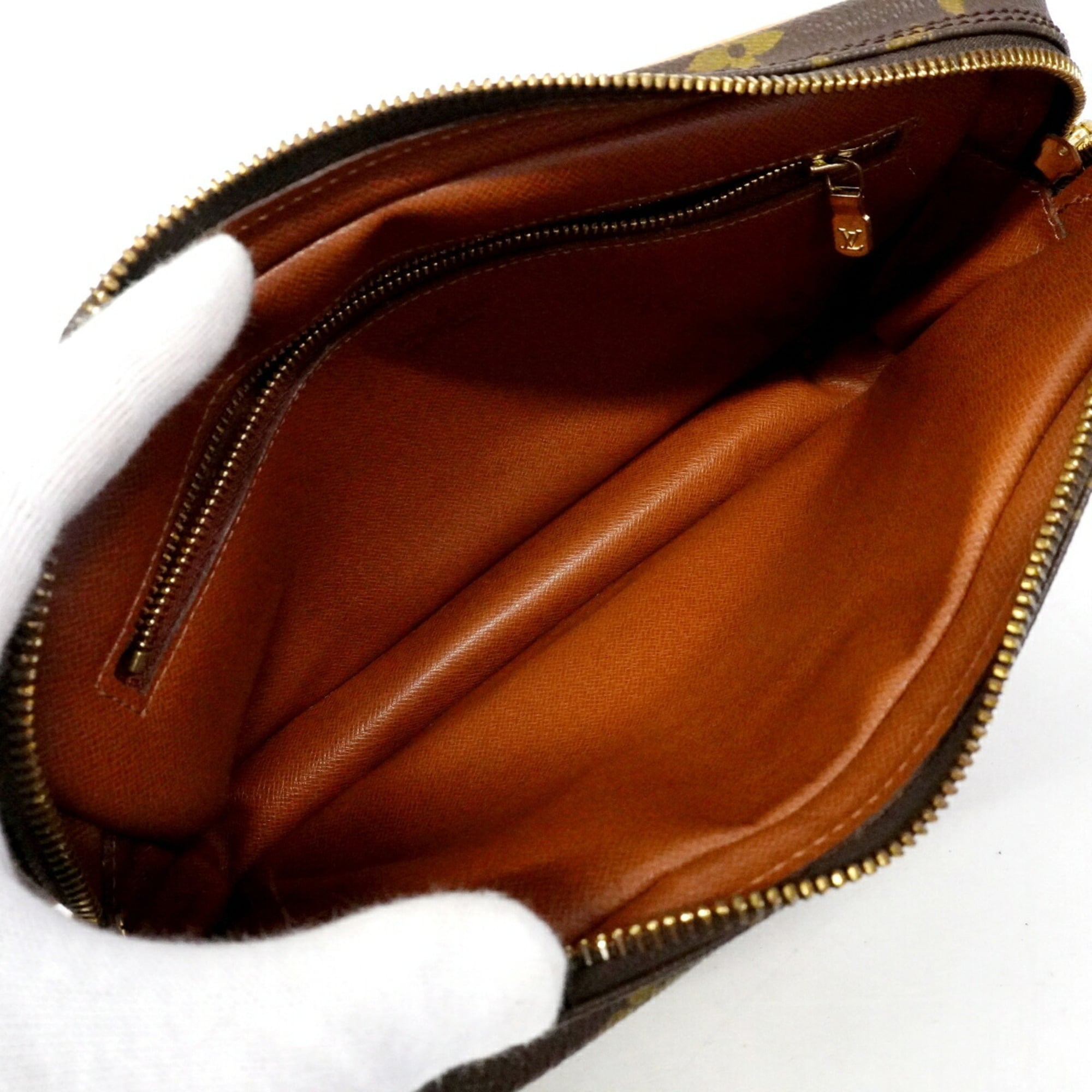 Louis Vuitton Brown Clutch Bag (Pre-Owned)