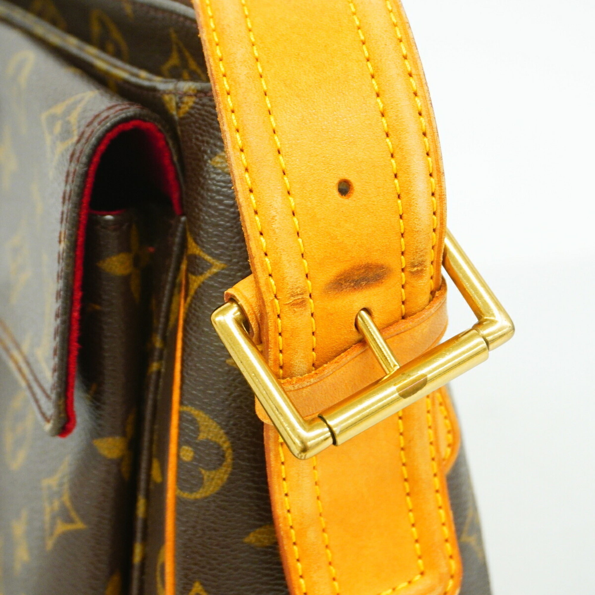 Louis Vuitton Brown Shoulder Bag (Pre-Owned)