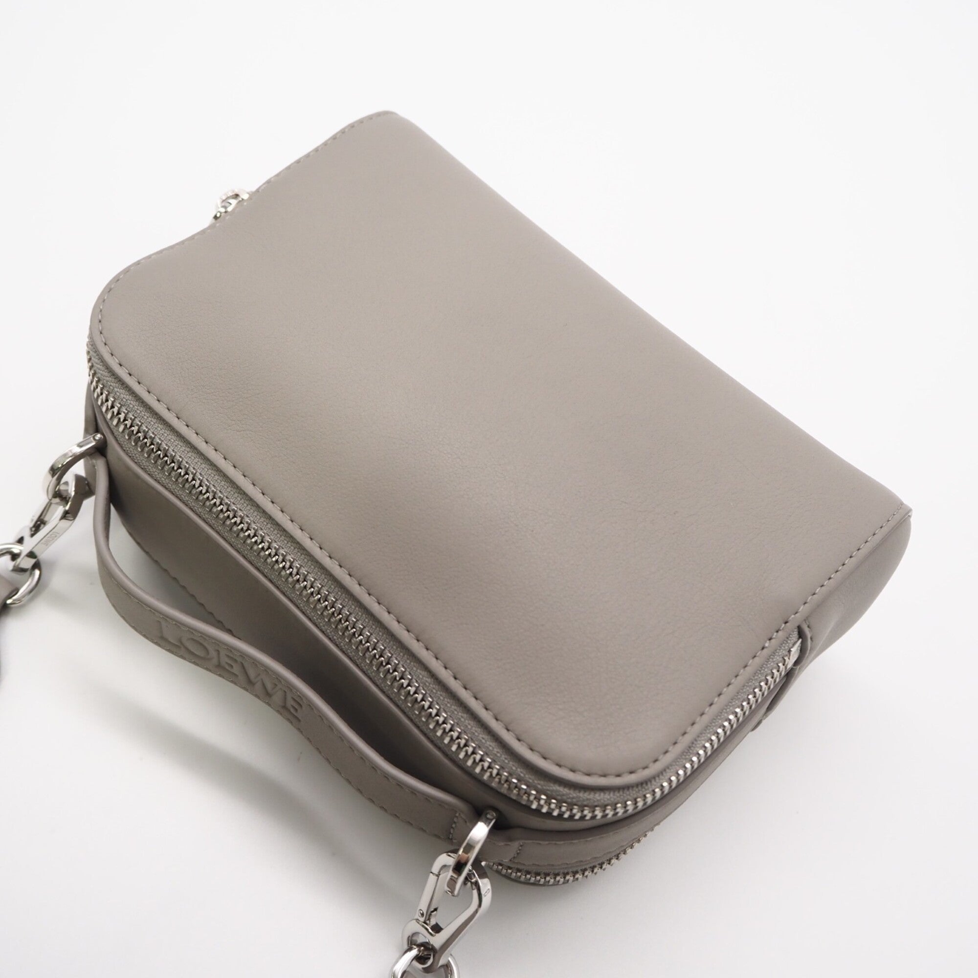 Loewe Gray Leather Shoulder Bag (Pre-Owned)