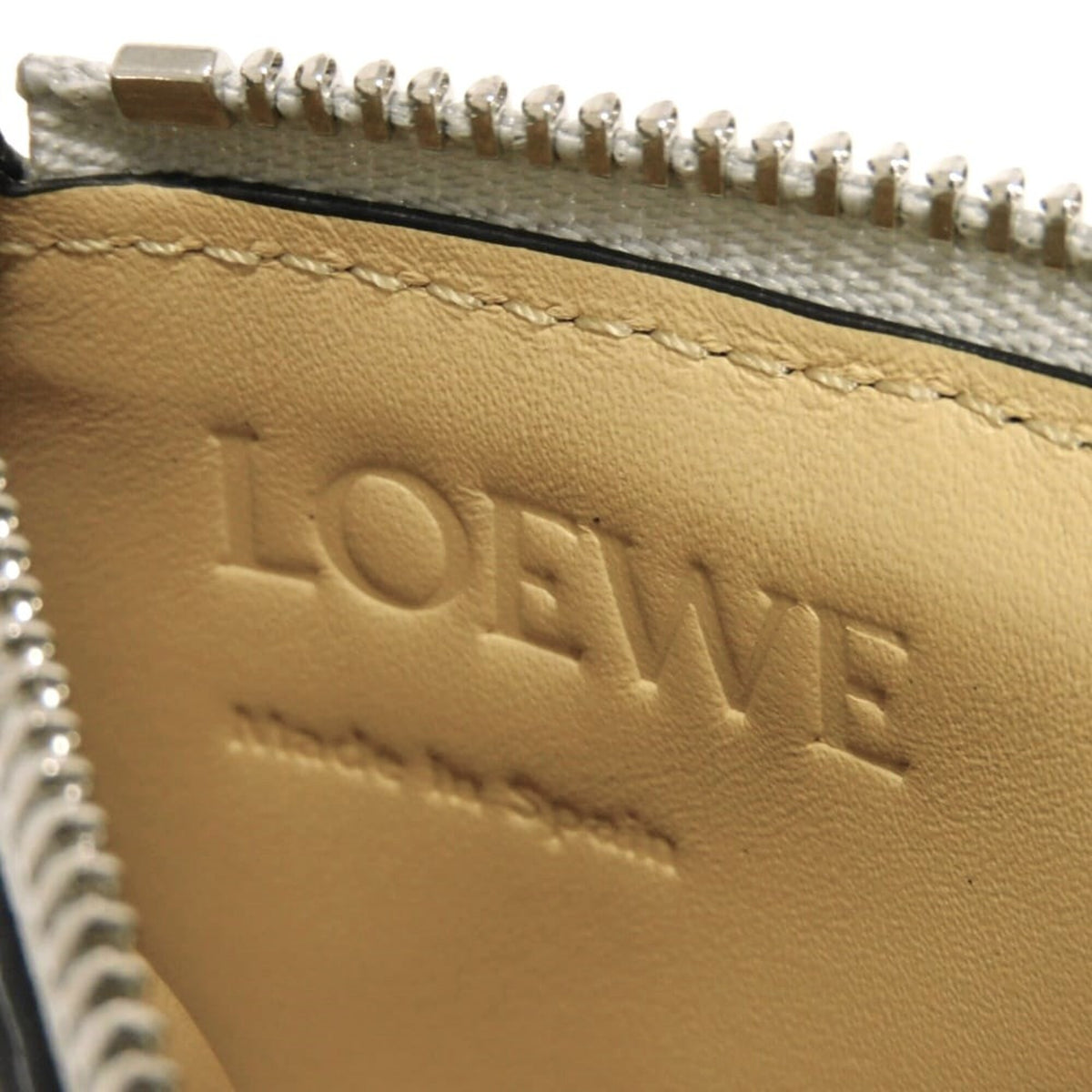 Loewe Gray Leather Coin Purse/Coin Case (Pre-Owned)