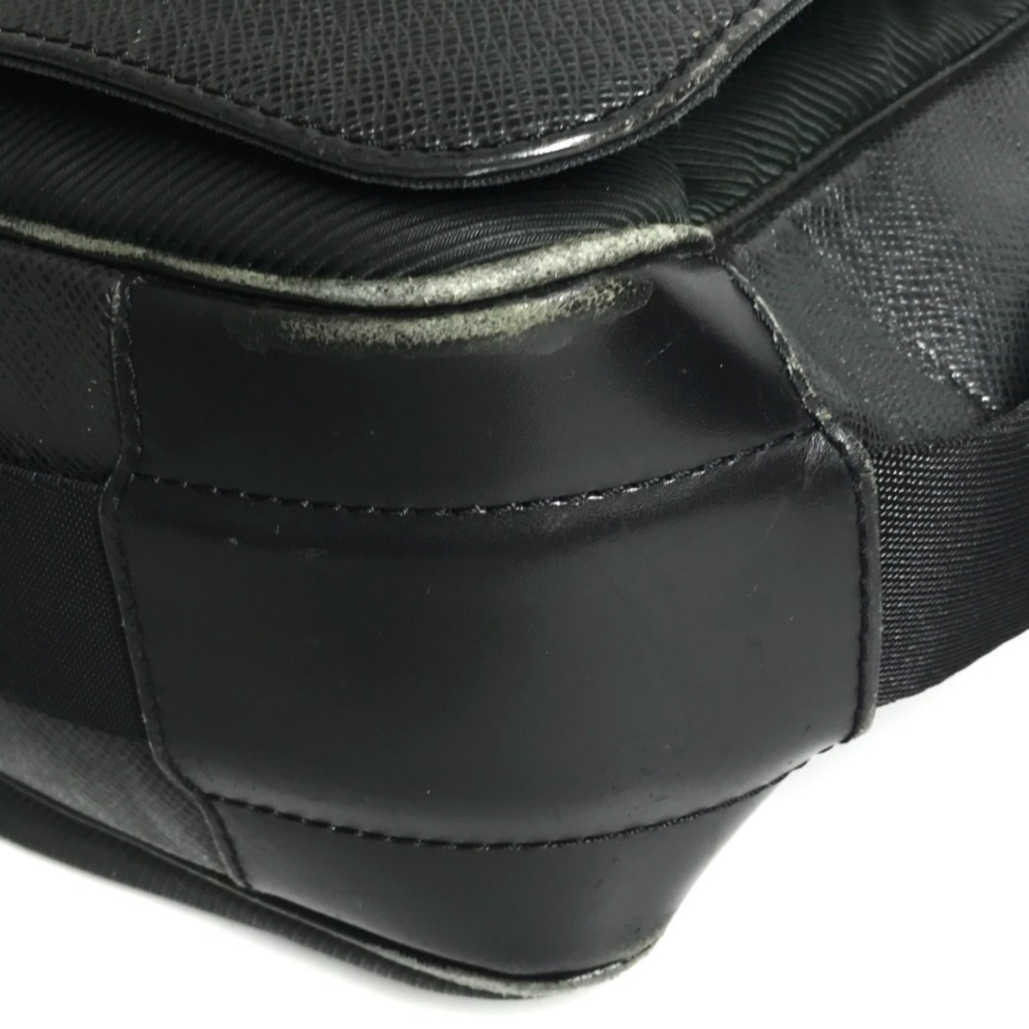 Louis Vuitton Black Noir Taiga Leather Nylon Canvas Leather Messenger Bag Shoulder Bag (Pre-Owned)