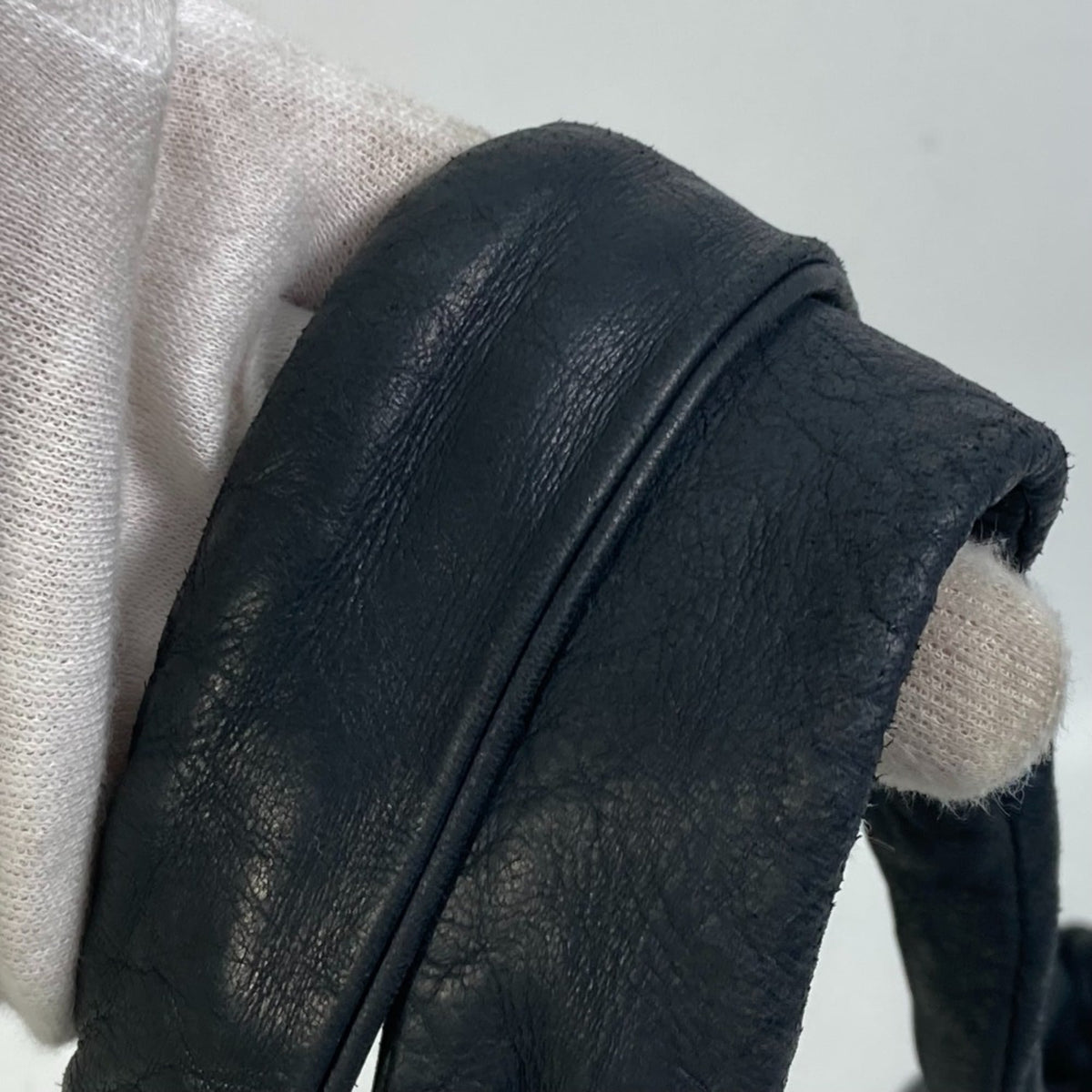 Chanel Black Leather Shoulder Bag (Pre-Owned)