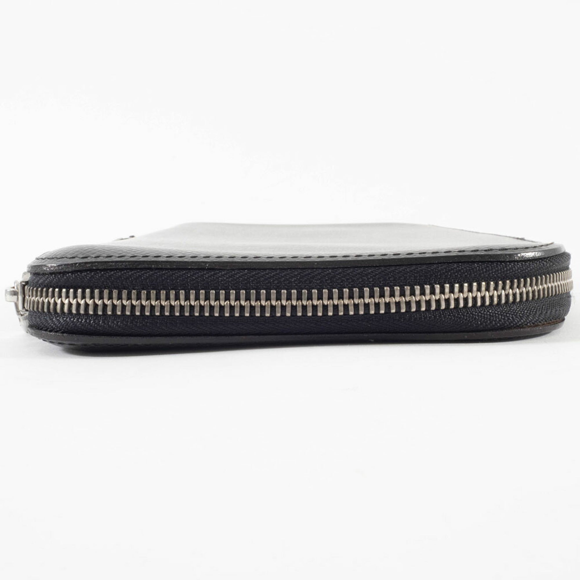 Louis Vuitton Black Taiga Leather Leather Long Bill Wallet (Bi-Fold) (Pre-Owned)