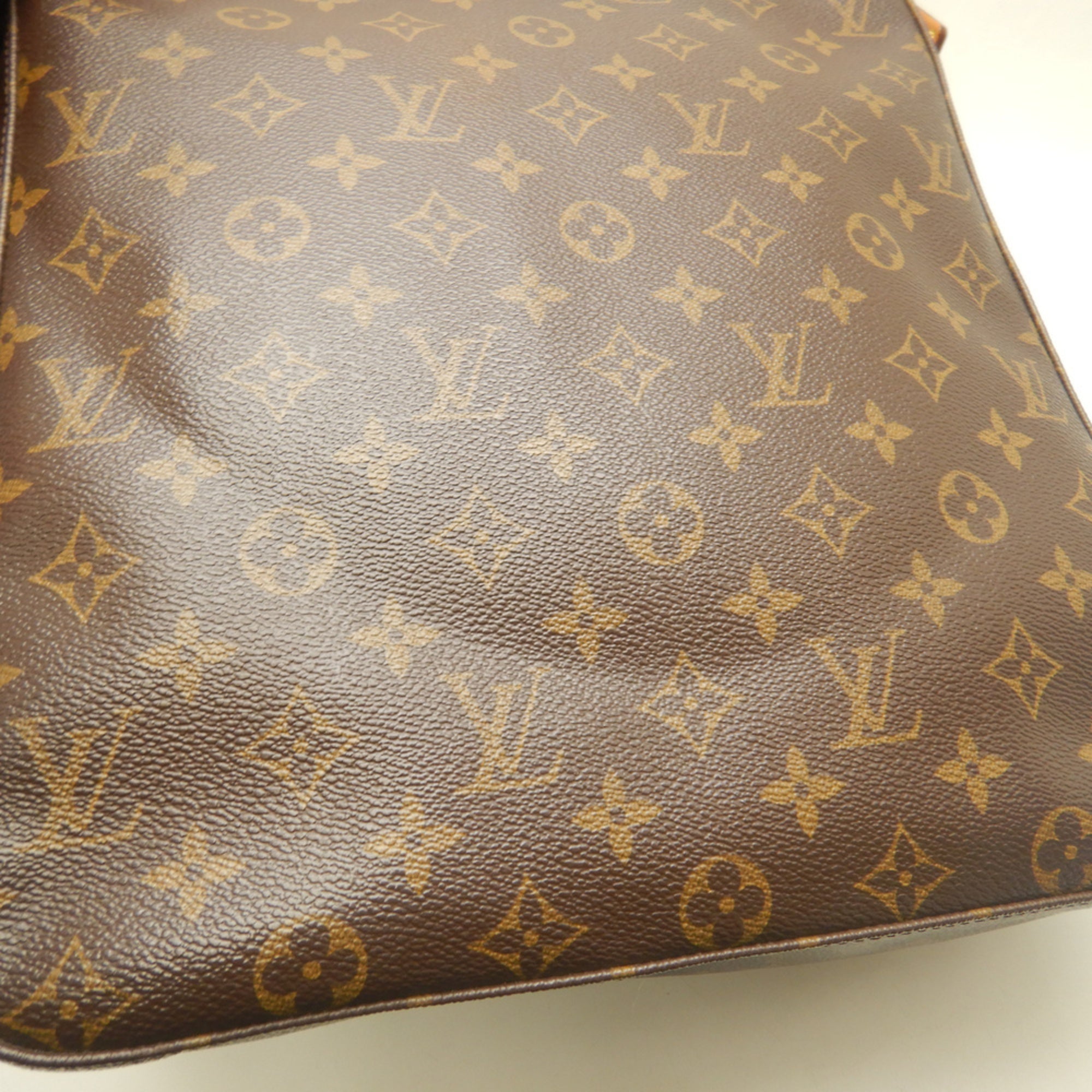 Louis Vuitton Brown Monogram Monogram Shoulder Bag (Pre-Owned)