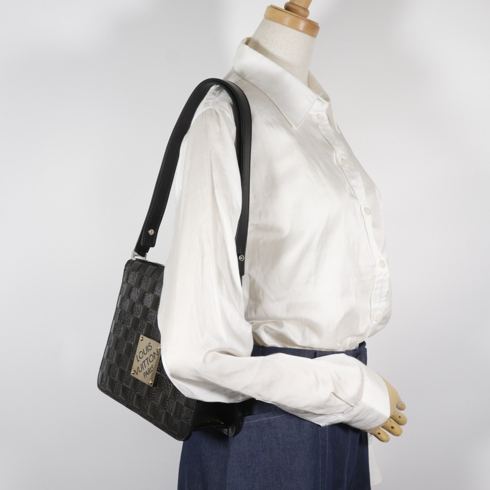 Louis Vuitton Black Noir Vernis Shoulder Bag (Pre-Owned)