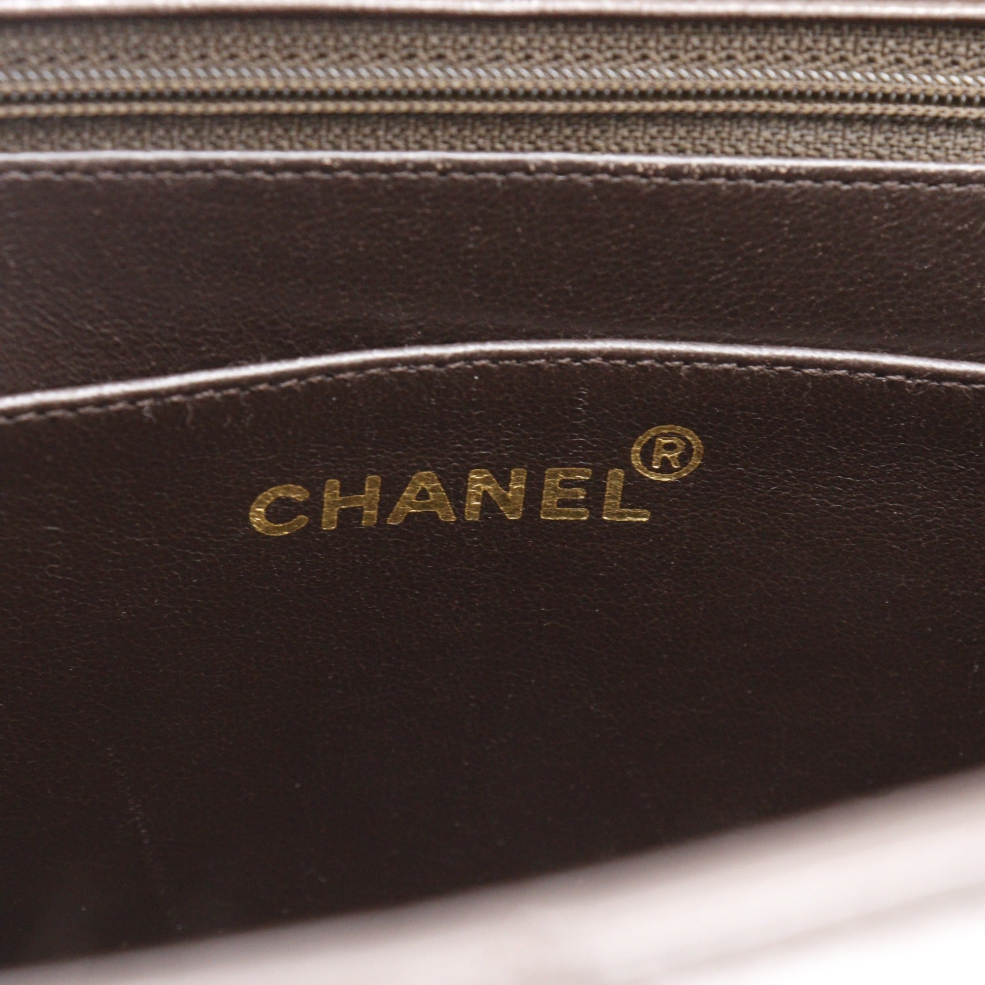 Chanel Brown Leather Shoulder Bag (Pre-Owned)