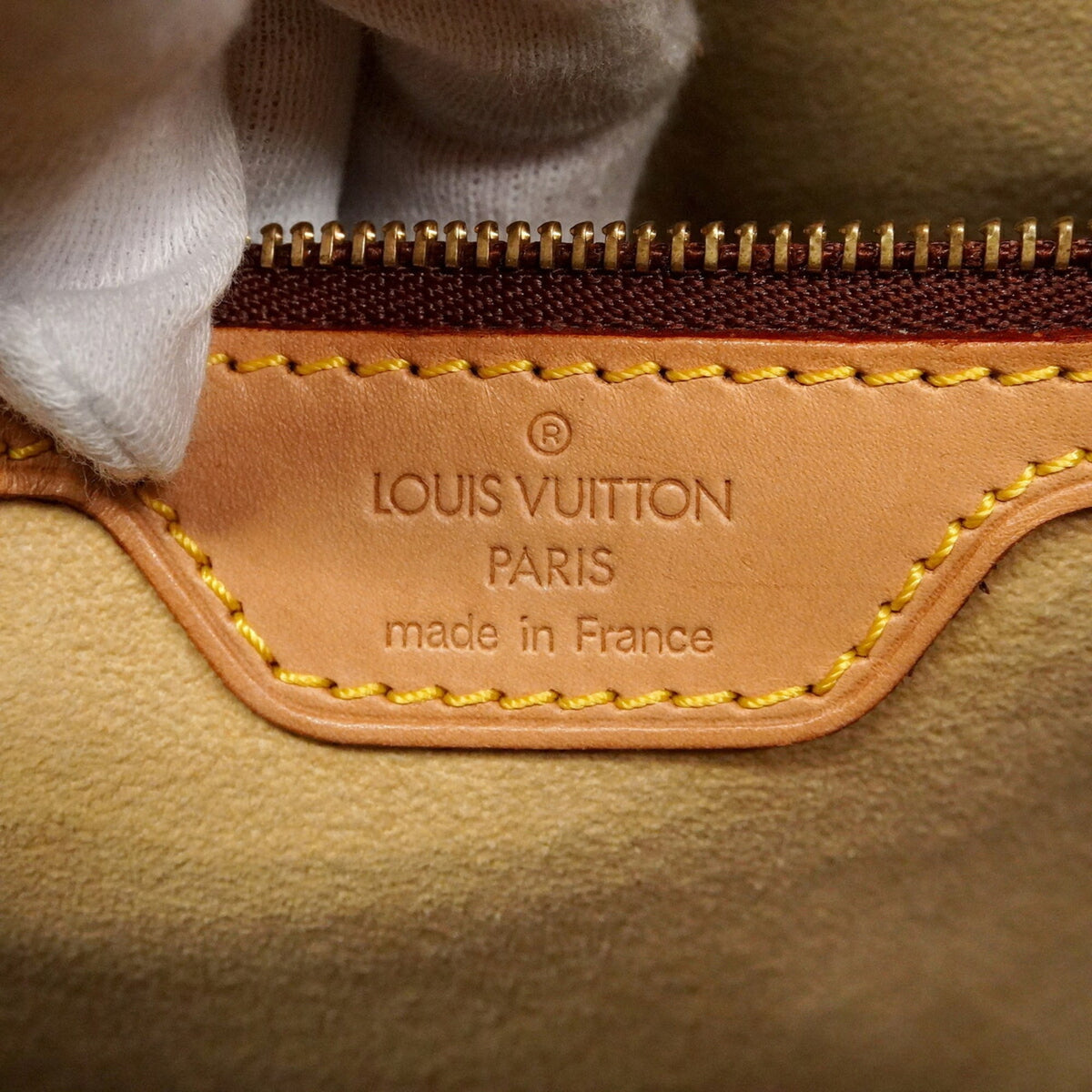 Louis Vuitton Brown Shoulder Bag (Pre-Owned)