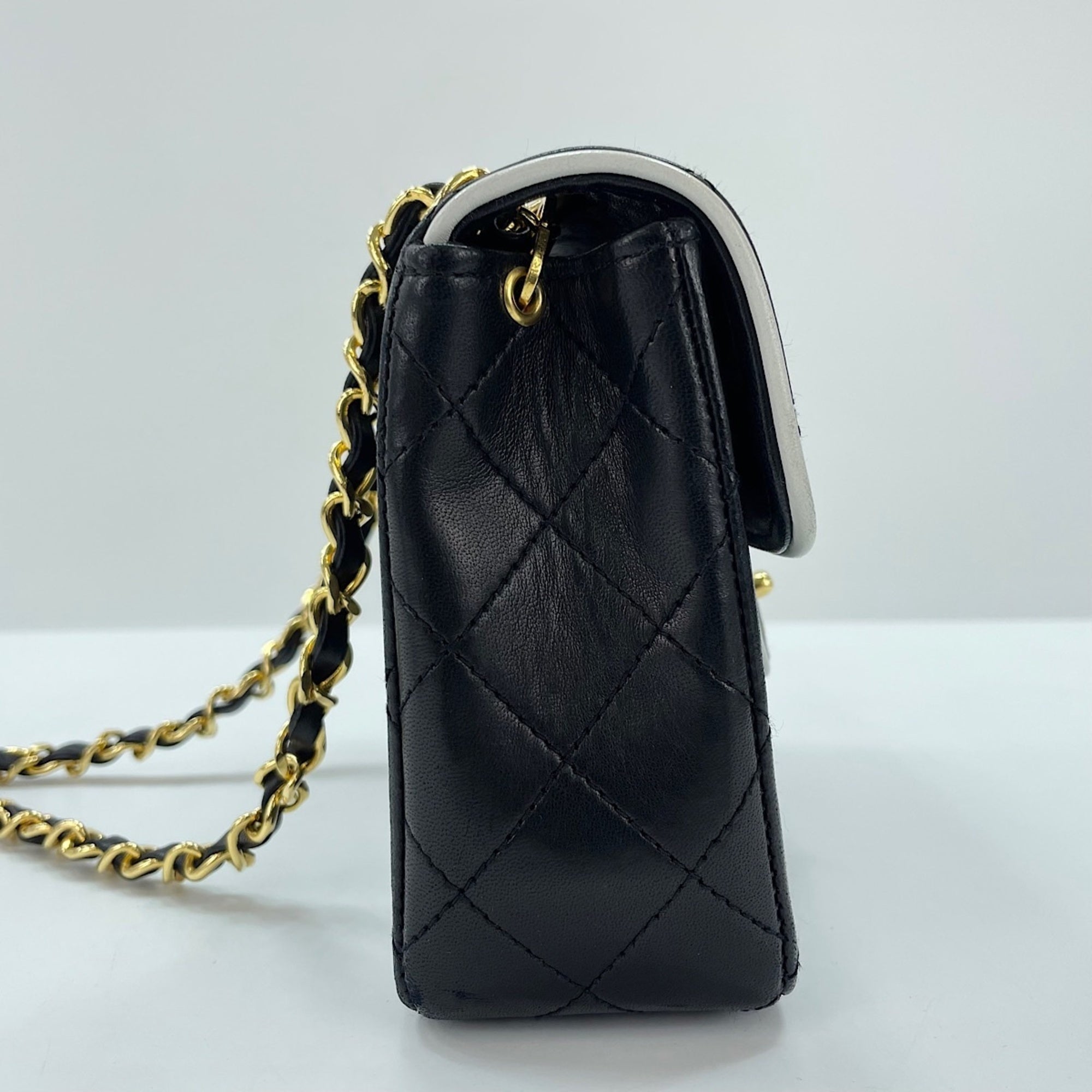Chanel Matelasse Black Shoulder Bag (Pre-Owned)