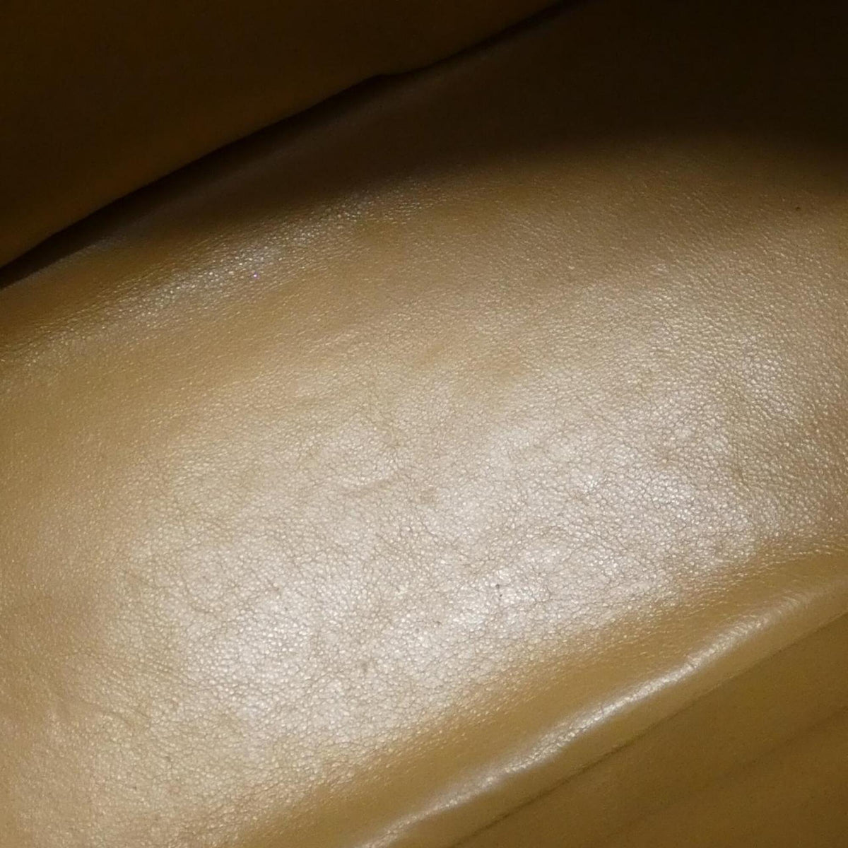 Chanel Beige Grained Calfskin Handbag (Pre-Owned)