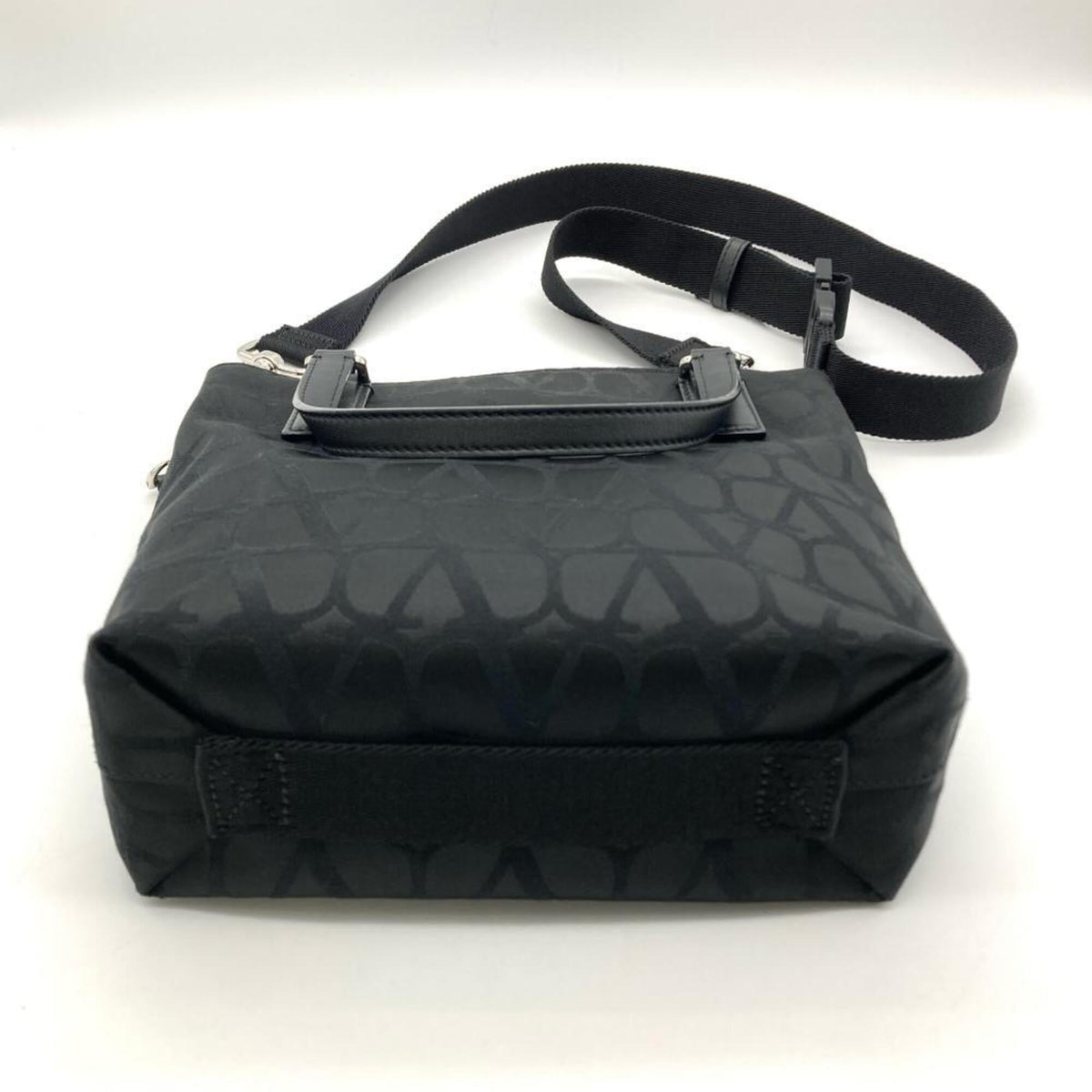 Valentino Black Leather Handbag Shoulder Bag Tote Bag (Pre-Owned)