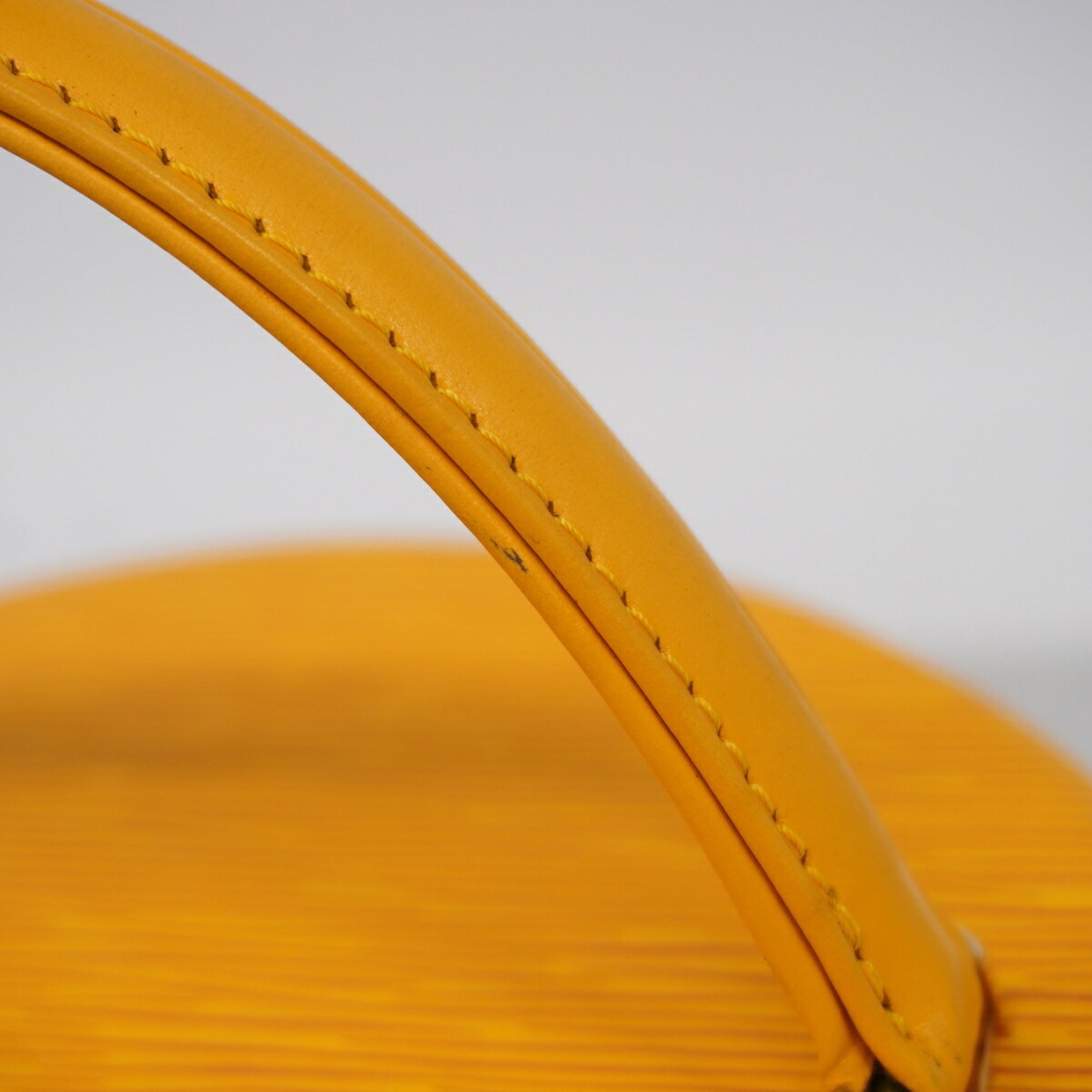 Louis Vuitton Jaune Handbag (Pre-Owned)