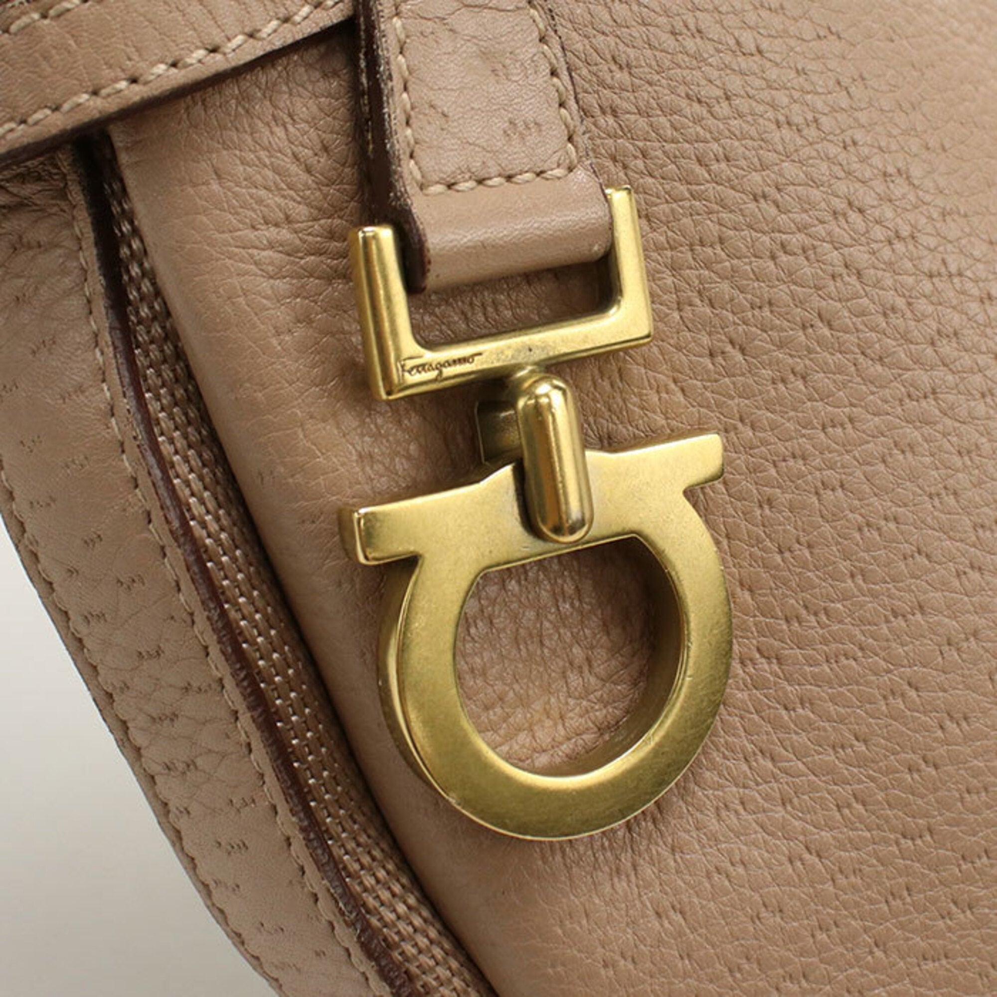 Salvatore Ferragamo Beige Leather Shoulder Bag (Pre-Owned)